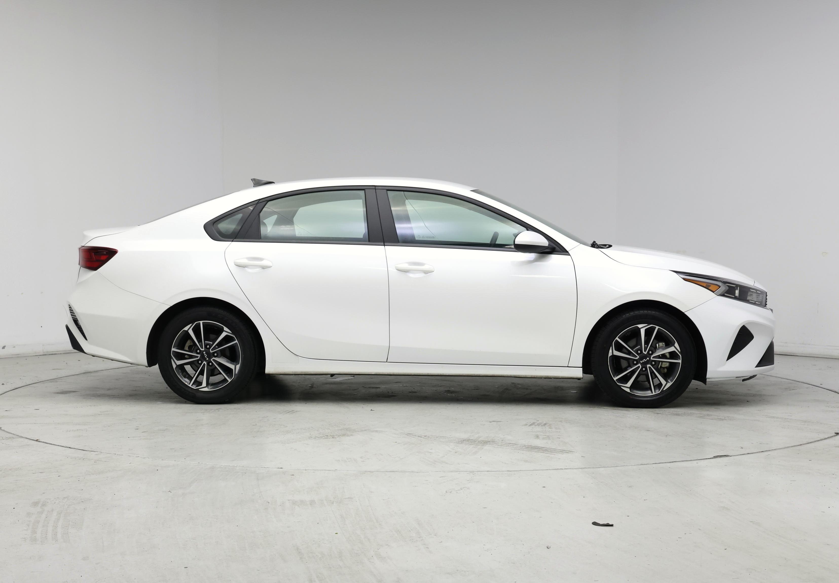 Thumbnail: 2024 Kia Forte - 7