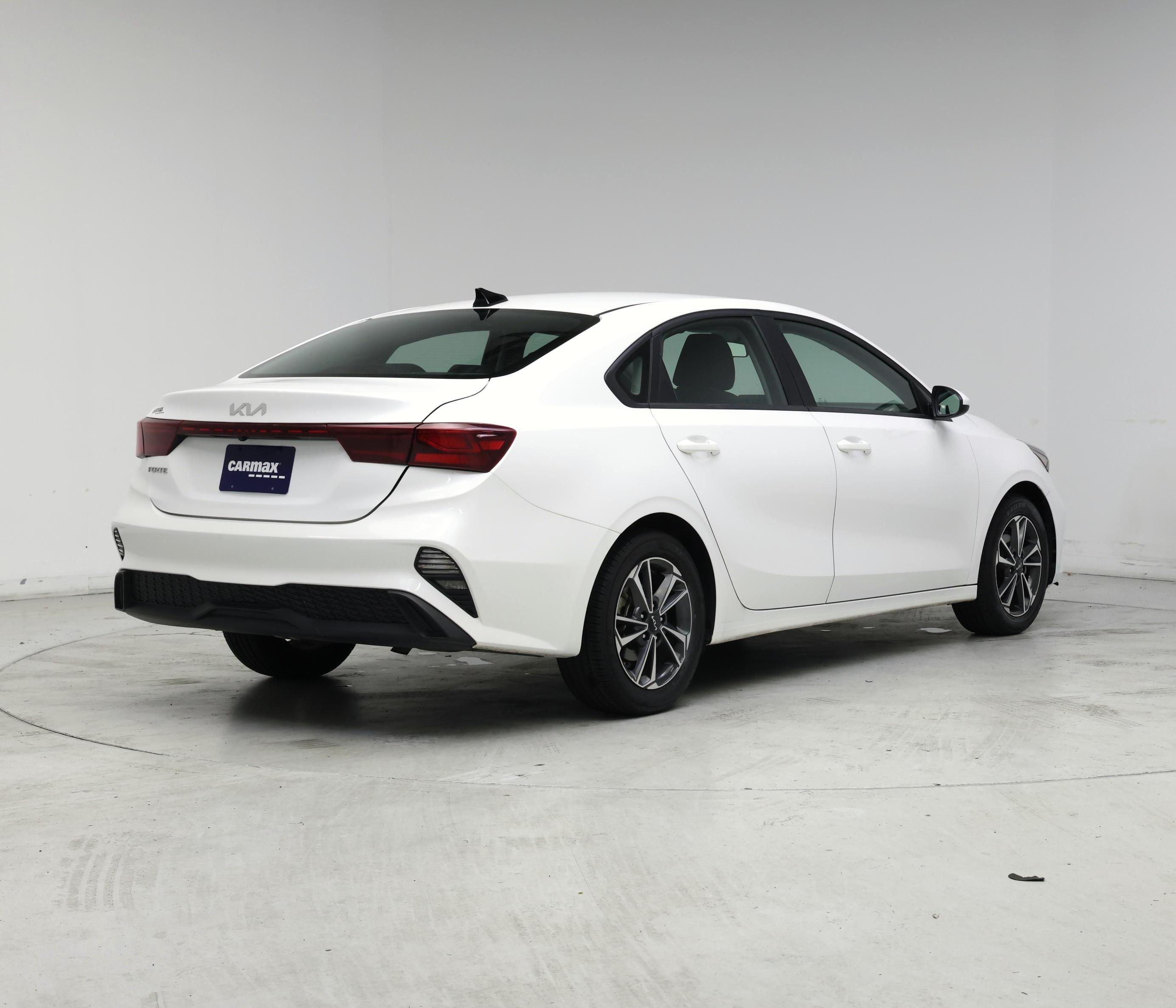 Thumbnail: 2024 Kia Forte - 8