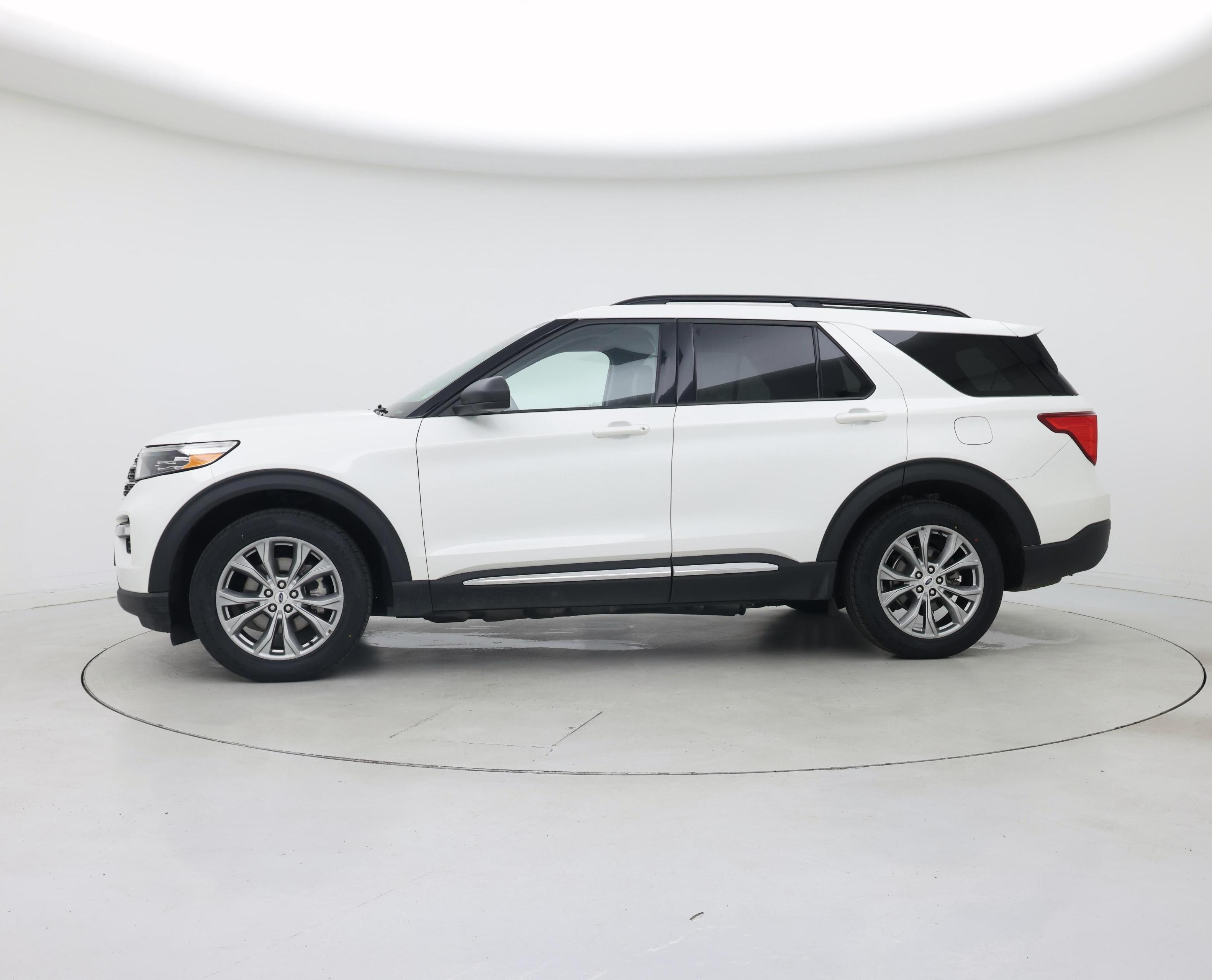 Thumbnail: 2022 Ford Explorer - 3