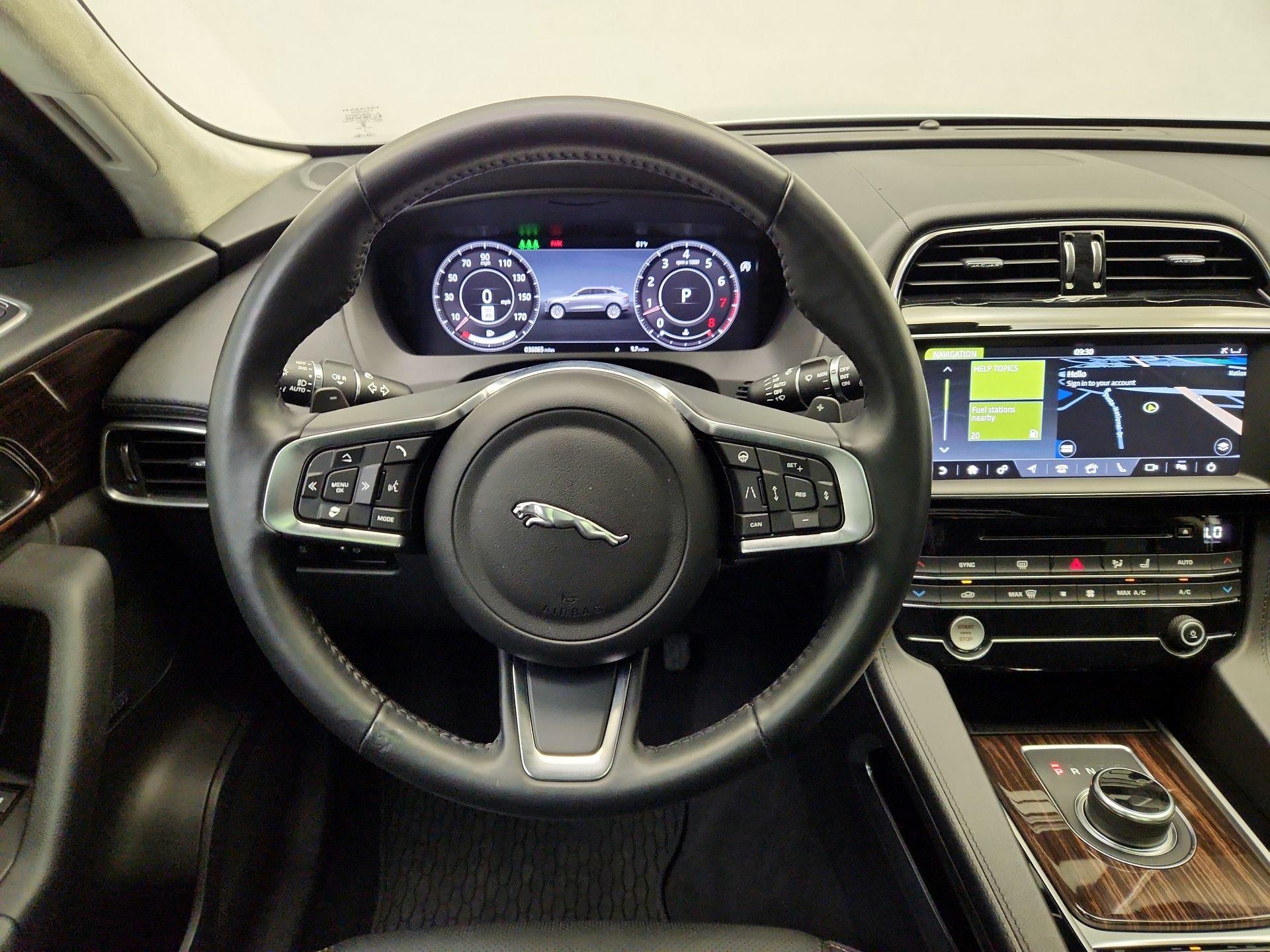Thumbnail: 2020 Jaguar F-Pace - 10