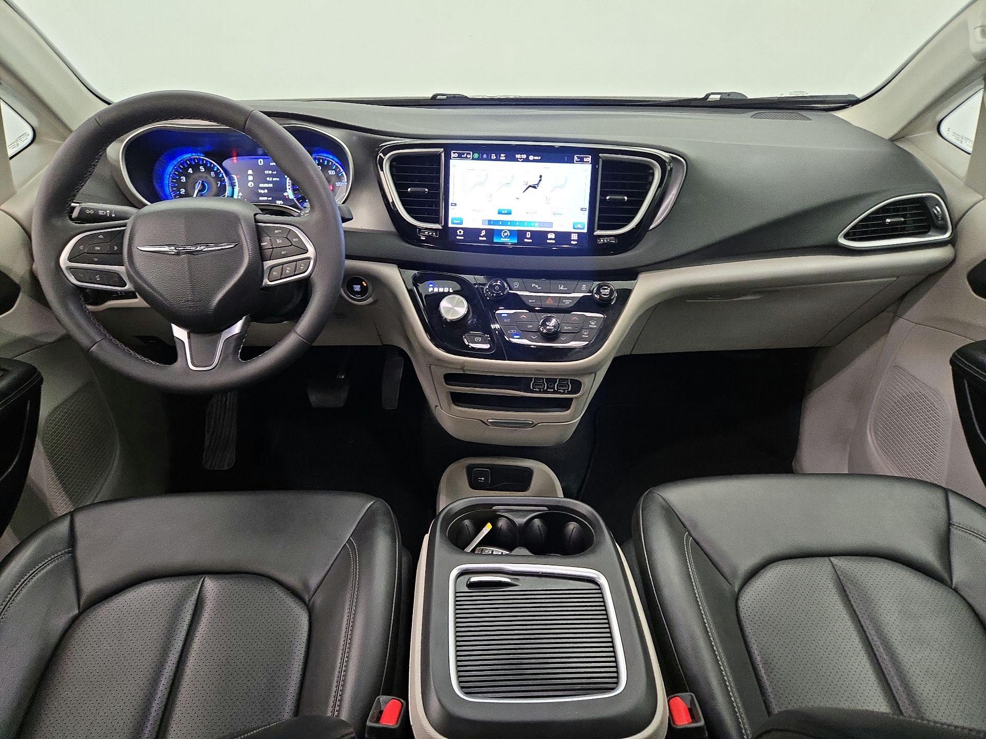 Thumbnail: 2023 Chrysler Pacifica - 9