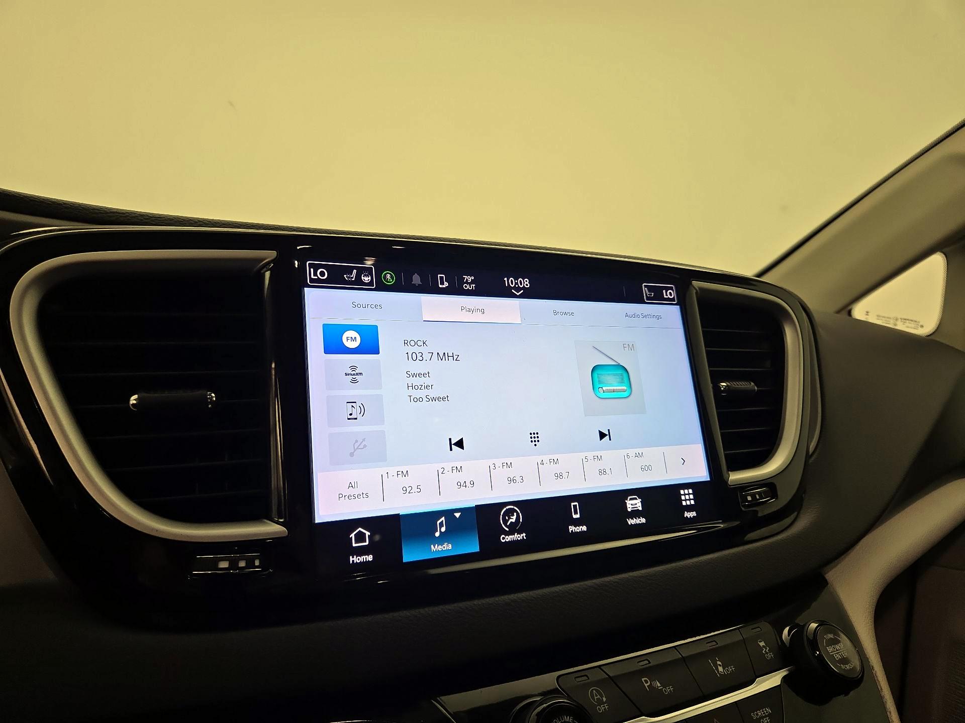 Thumbnail: 2023 Chrysler Pacifica - 15