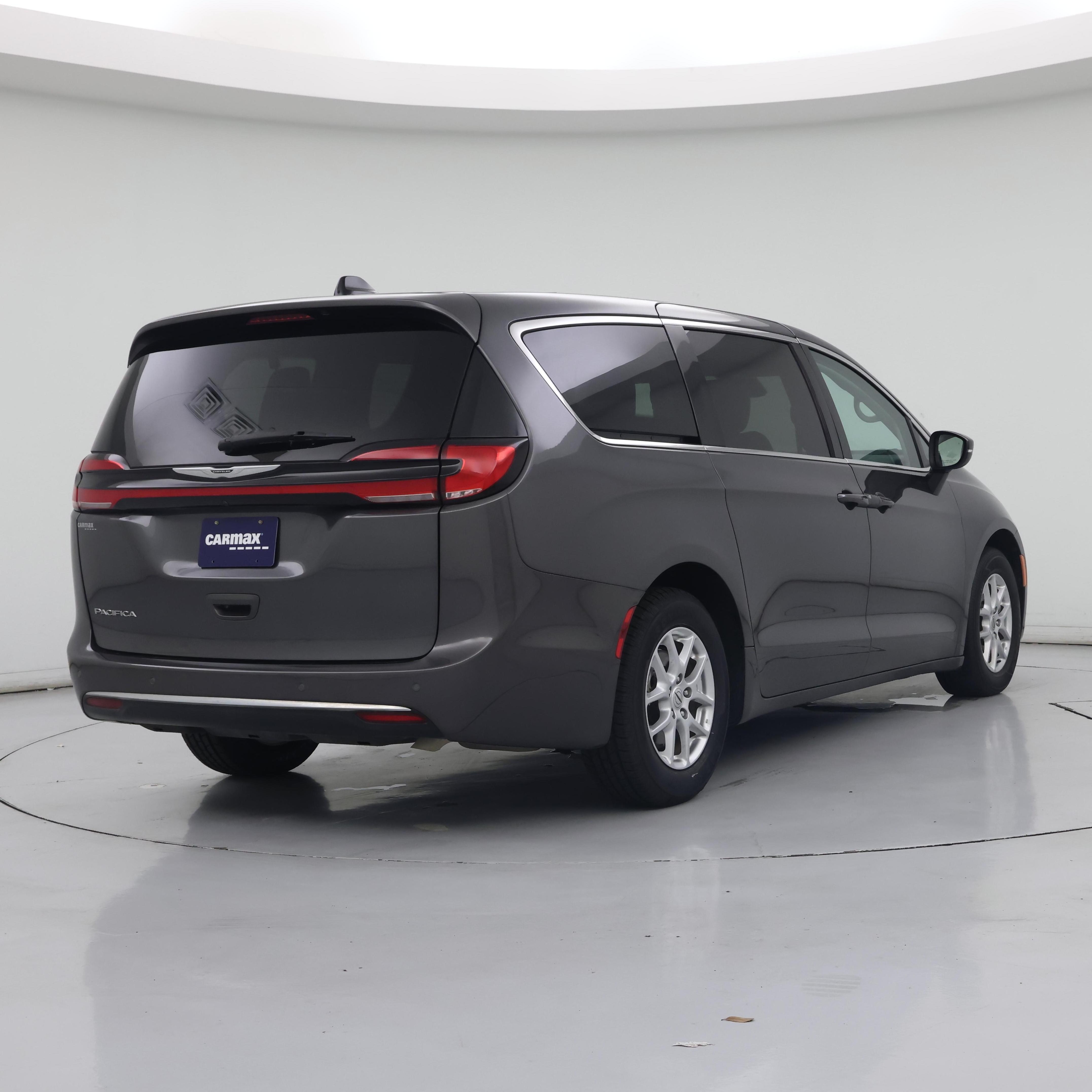 Thumbnail: 2023 Chrysler Pacifica - 8