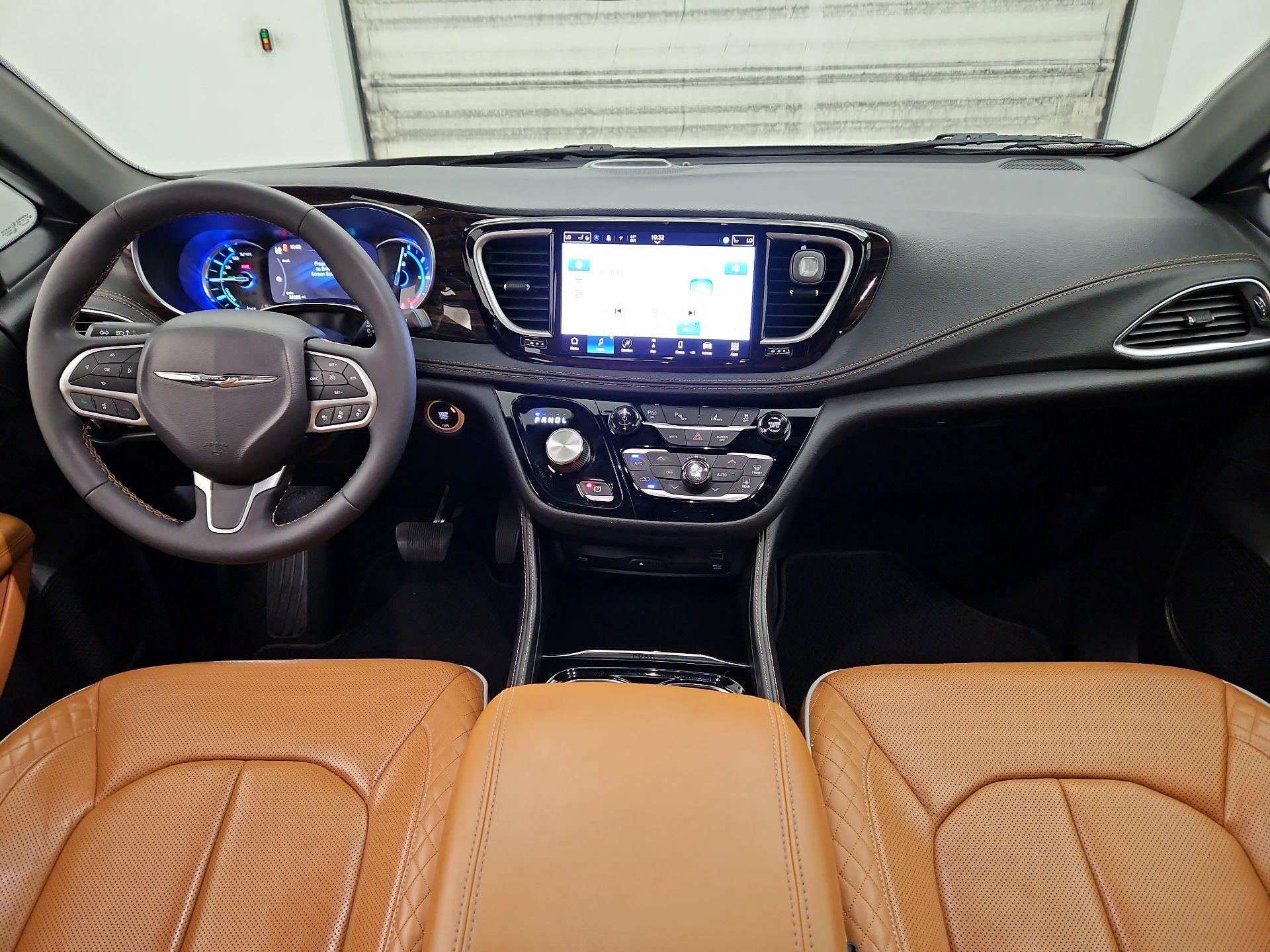 Thumbnail: 2022 Chrysler Pacifica - 9