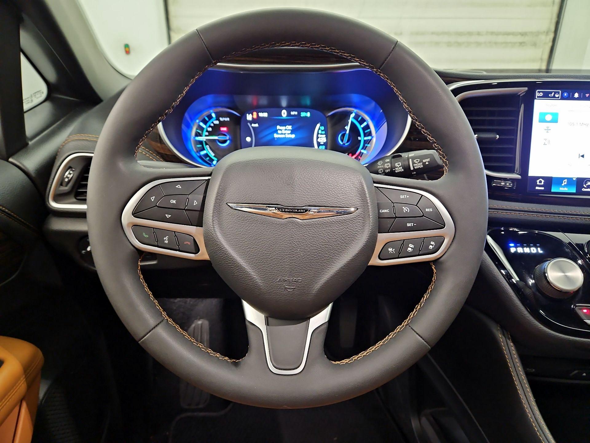 Thumbnail: 2022 Chrysler Pacifica - 10