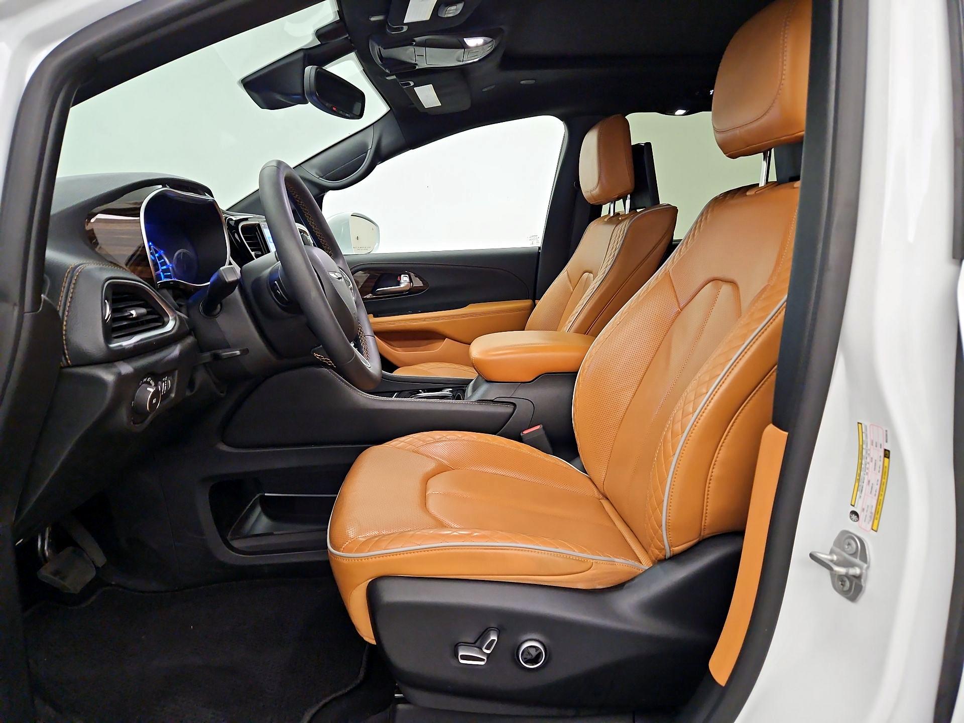 Thumbnail: 2022 Chrysler Pacifica - 11