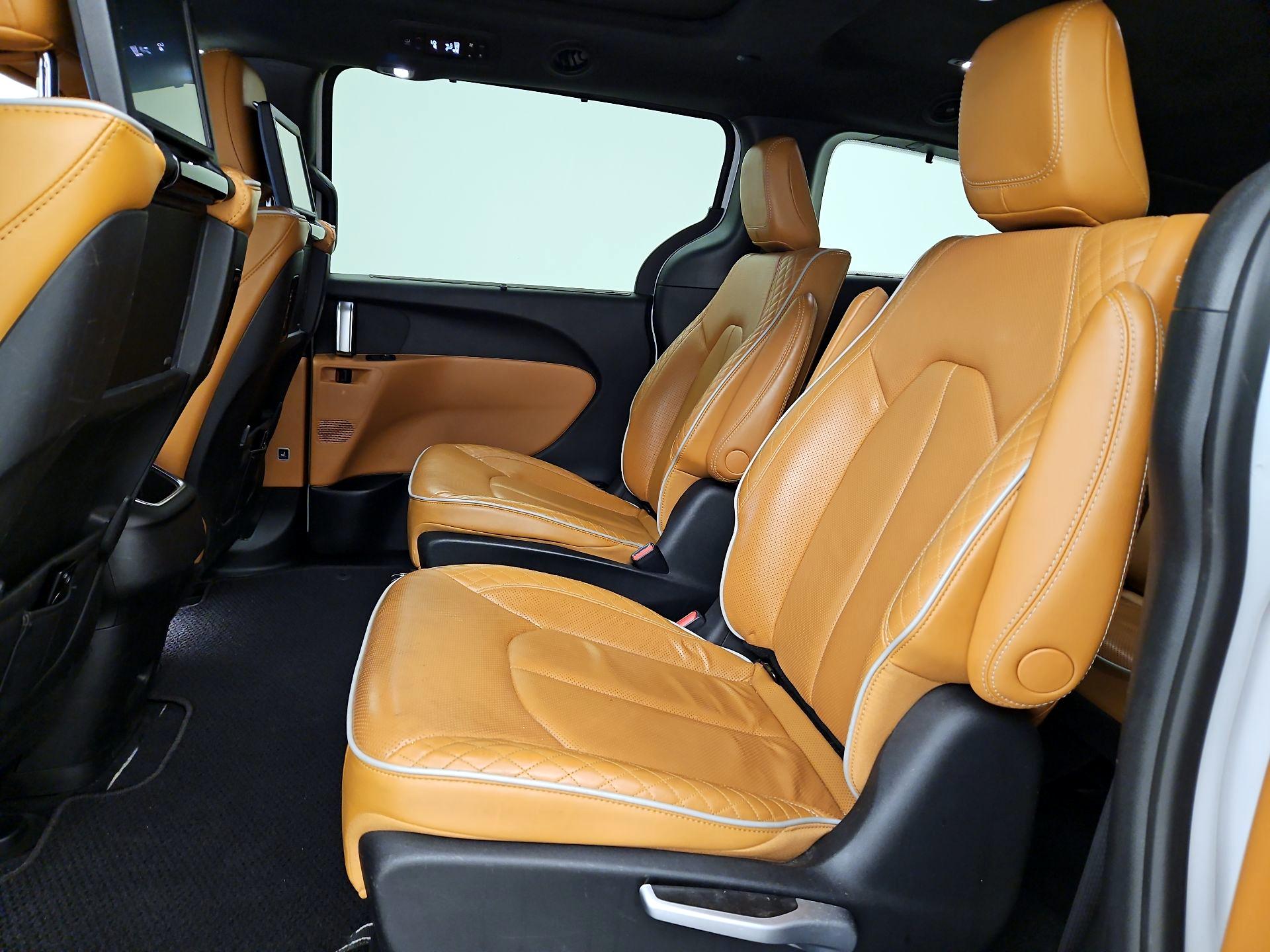 Thumbnail: 2022 Chrysler Pacifica - 18
