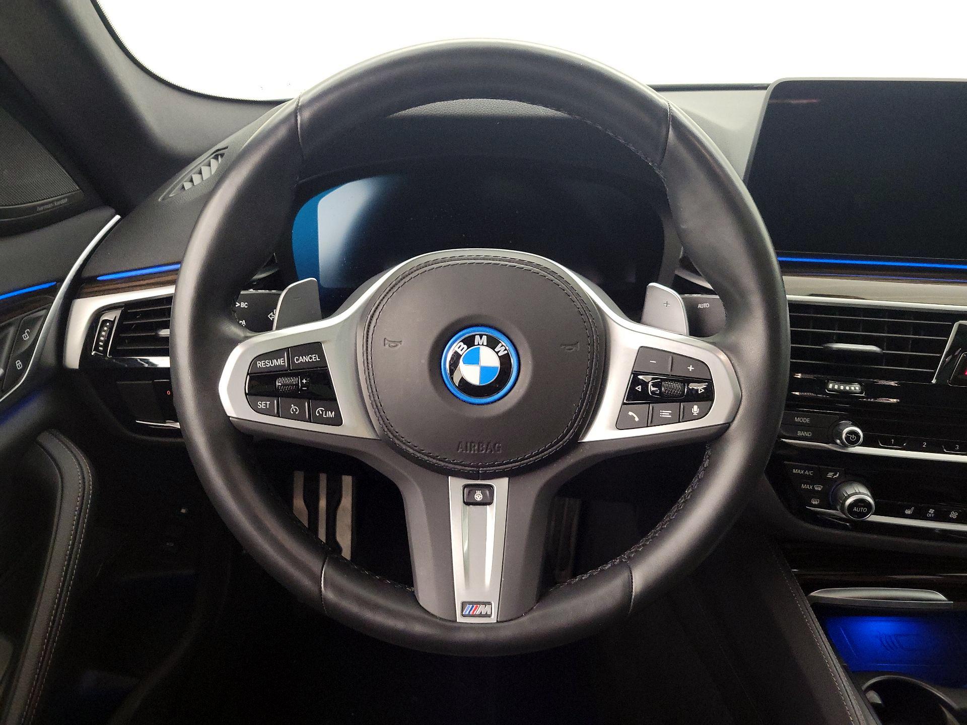 Thumbnail: 2023 BMW 5 Series - 10