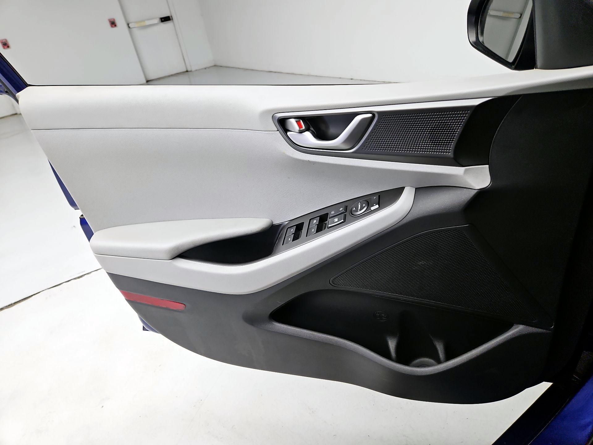 Thumbnail: 2020 Hyundai Ioniq - 12