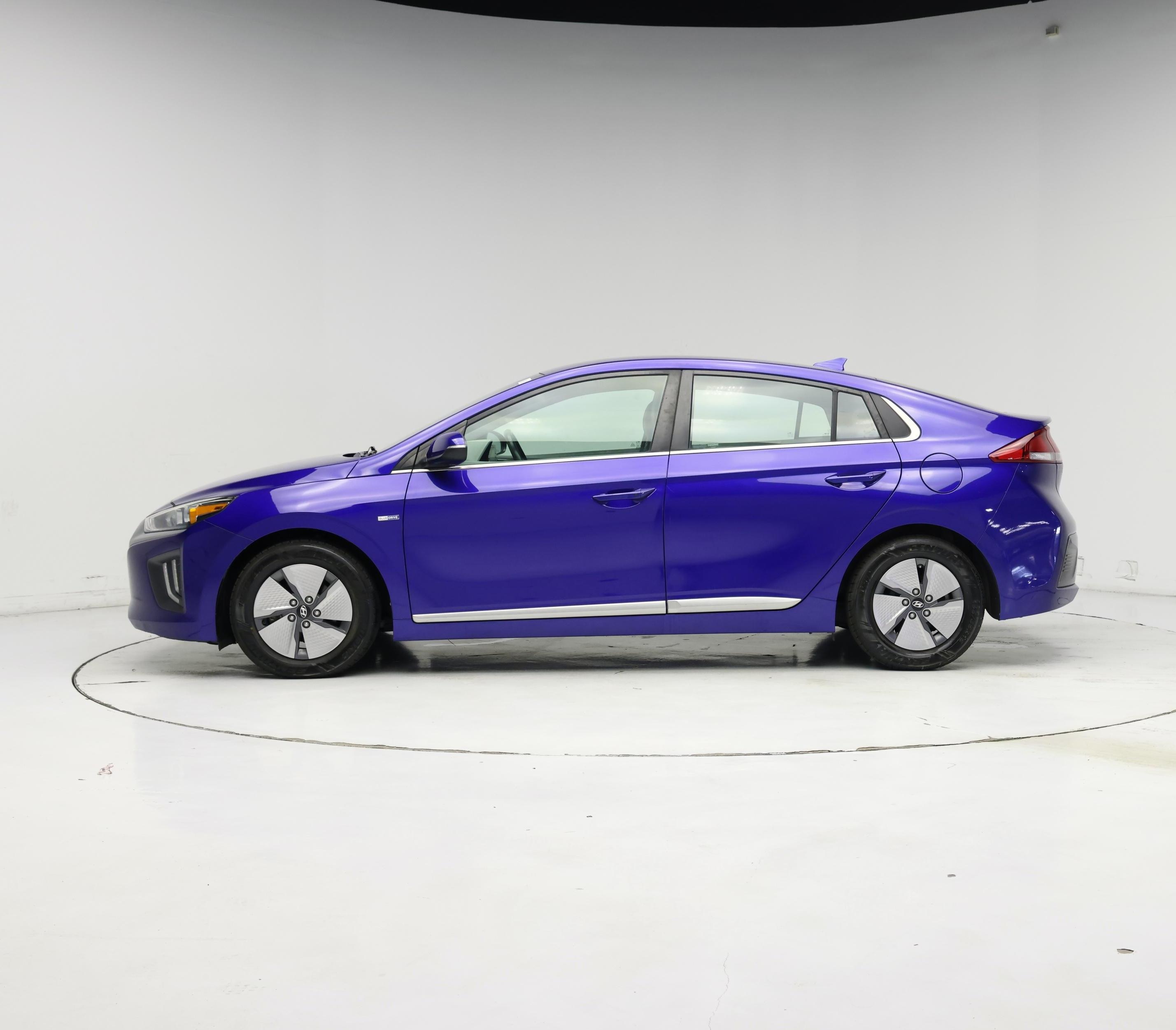 Thumbnail: 2020 Hyundai Ioniq - 3