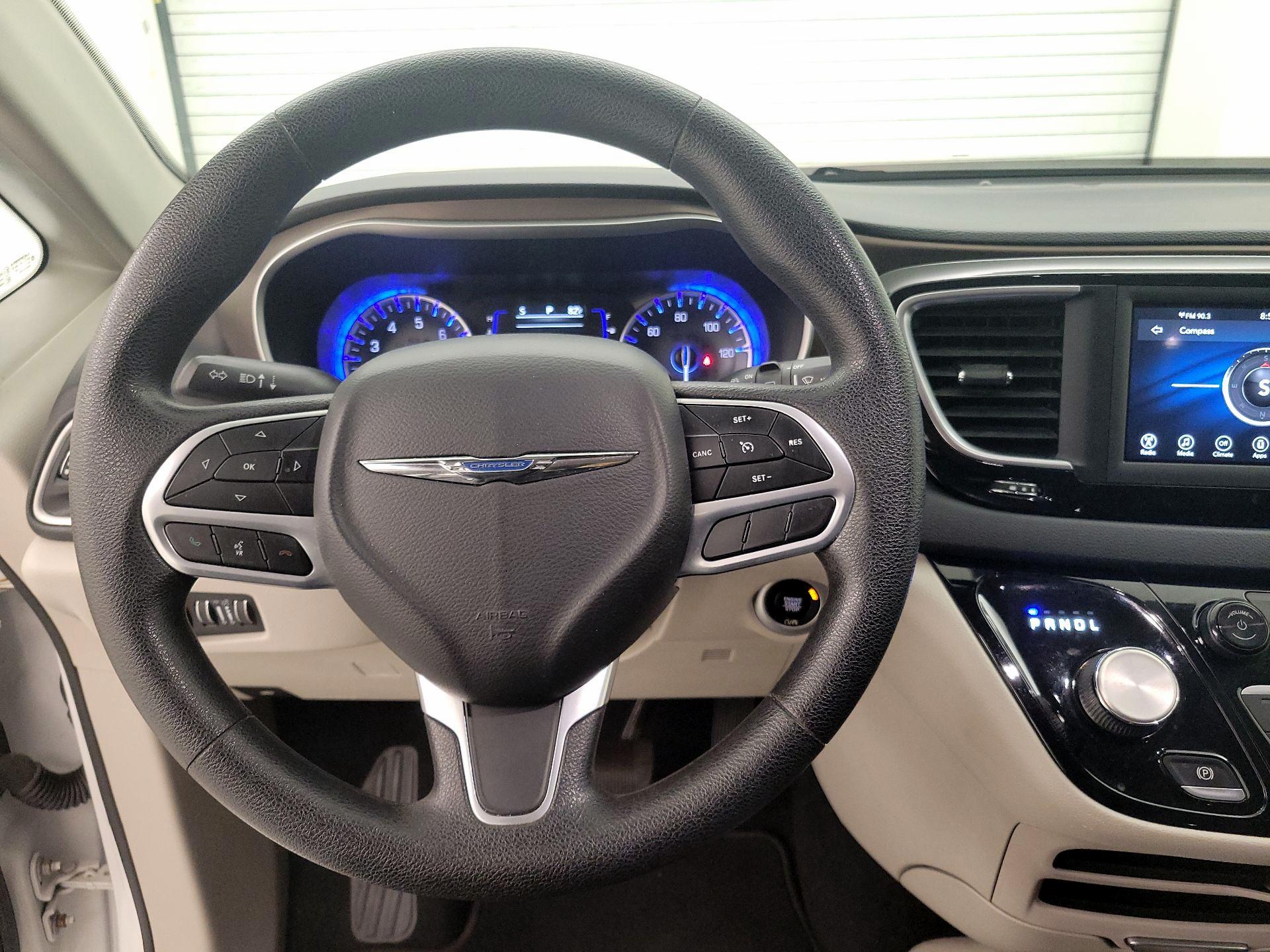 Thumbnail: 2021 Chrysler Voyager - 10