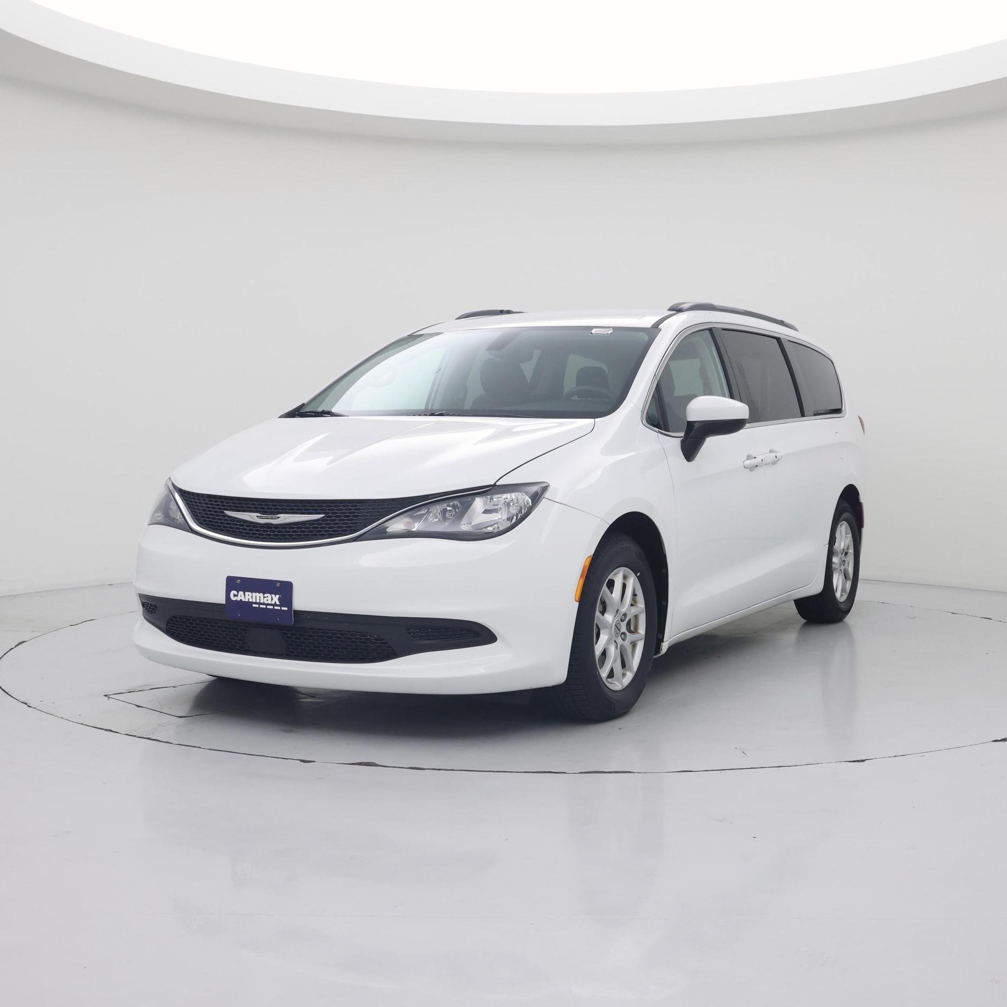 Thumbnail: 2021 Chrysler Voyager - 4