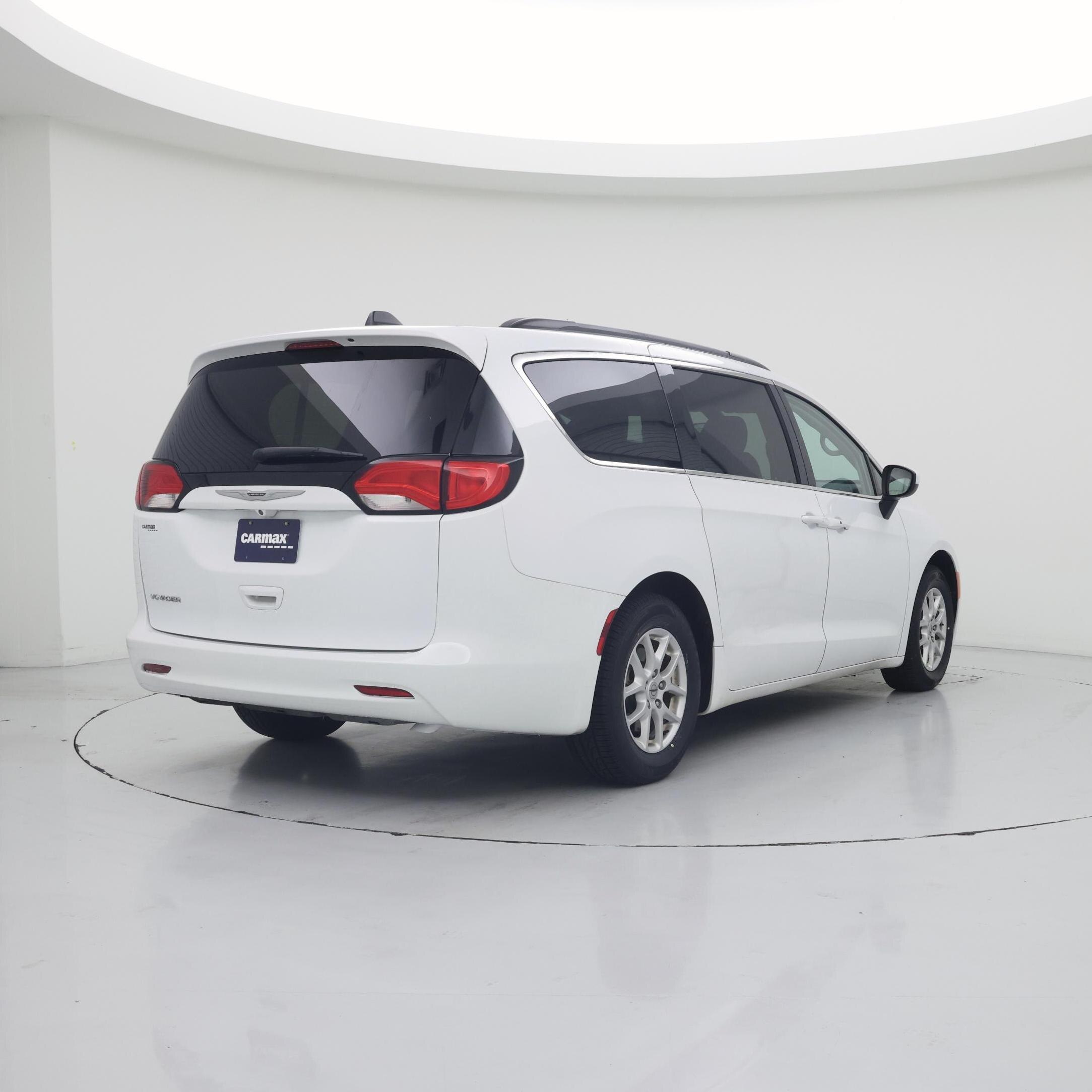 Thumbnail: 2021 Chrysler Voyager - 8