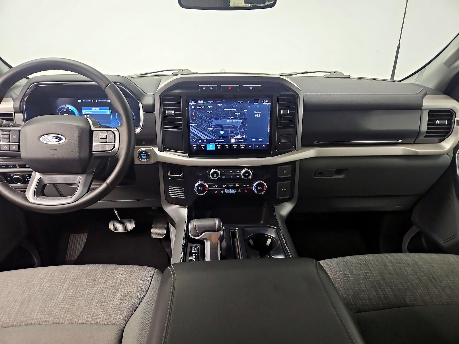 2023 Ford F-150 Lightning XLT - Photo 10