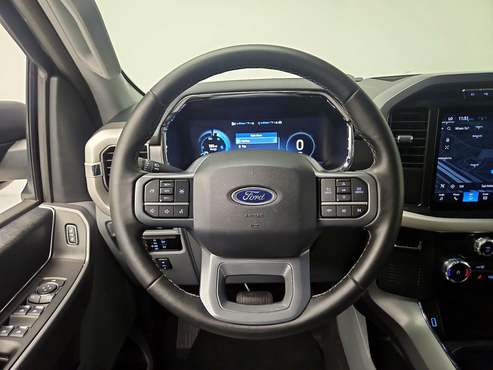 2023 Ford F-150 Lightning XLT - Photo 11