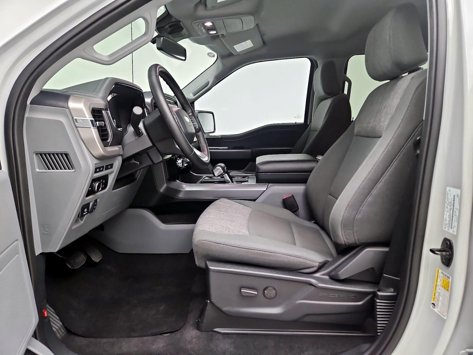 2023 Ford F-150 Lightning XLT - Photo 12