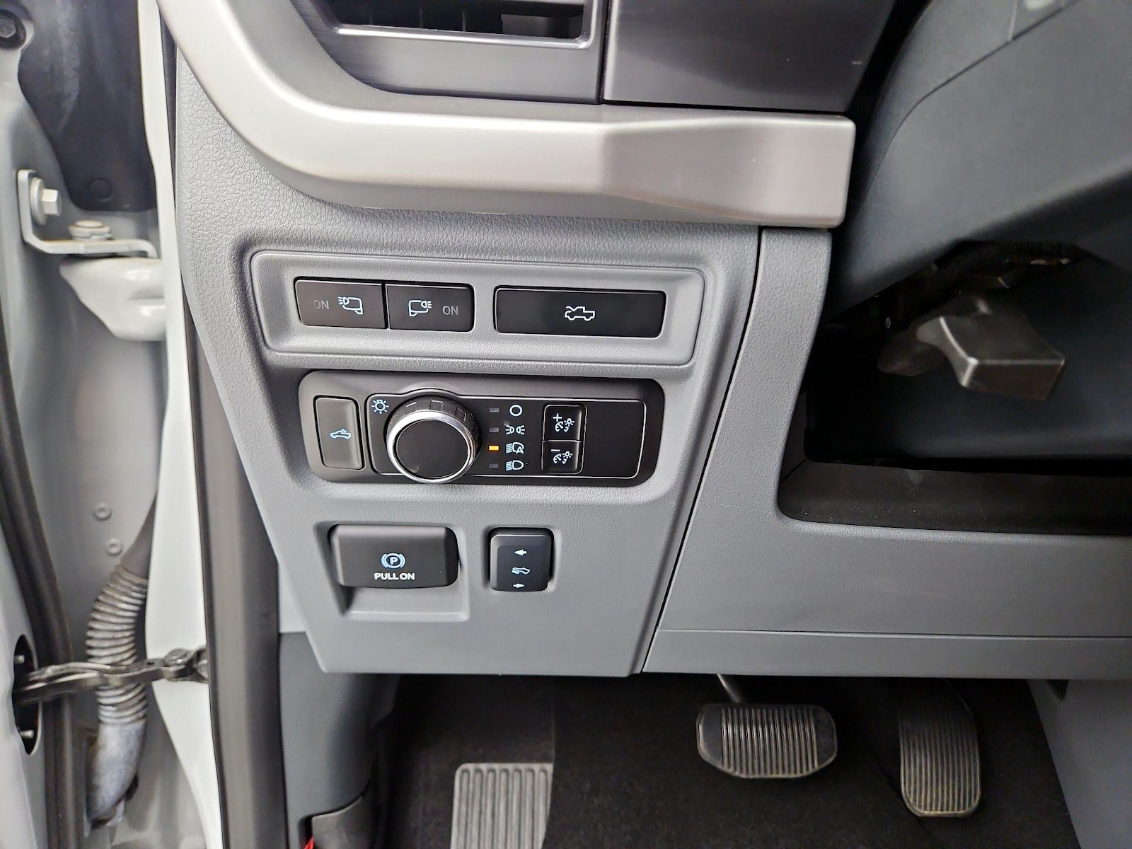 2023 Ford F-150 Lightning XLT - Photo 14