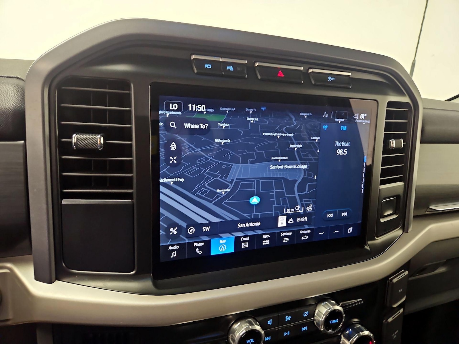 2023 Ford F-150 Lightning XLT - Photo 15