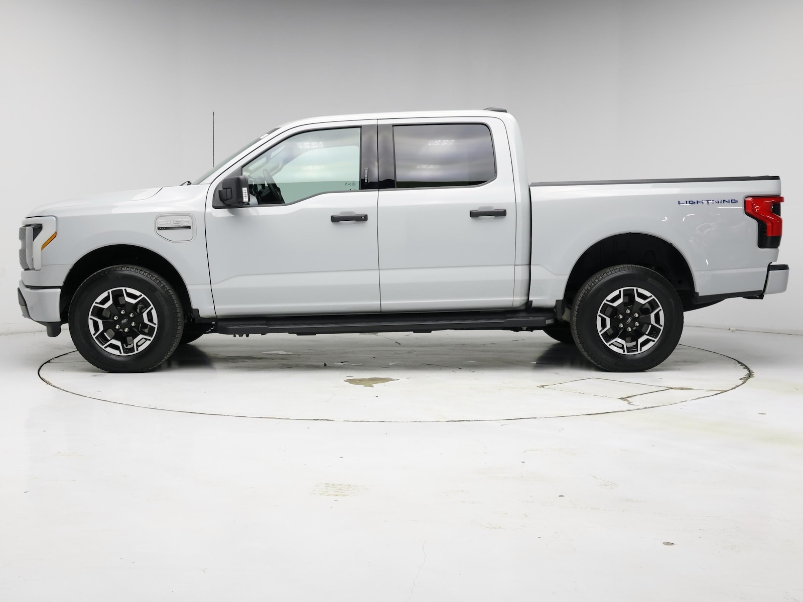 2023 Ford F-150 Lightning XLT - Photo 4