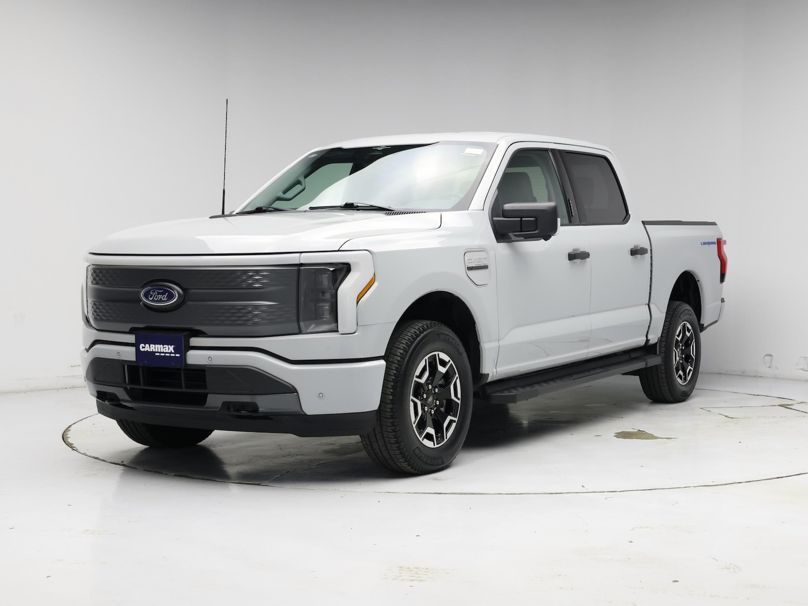 2023 Ford F-150 Lightning XLT - Photo 5