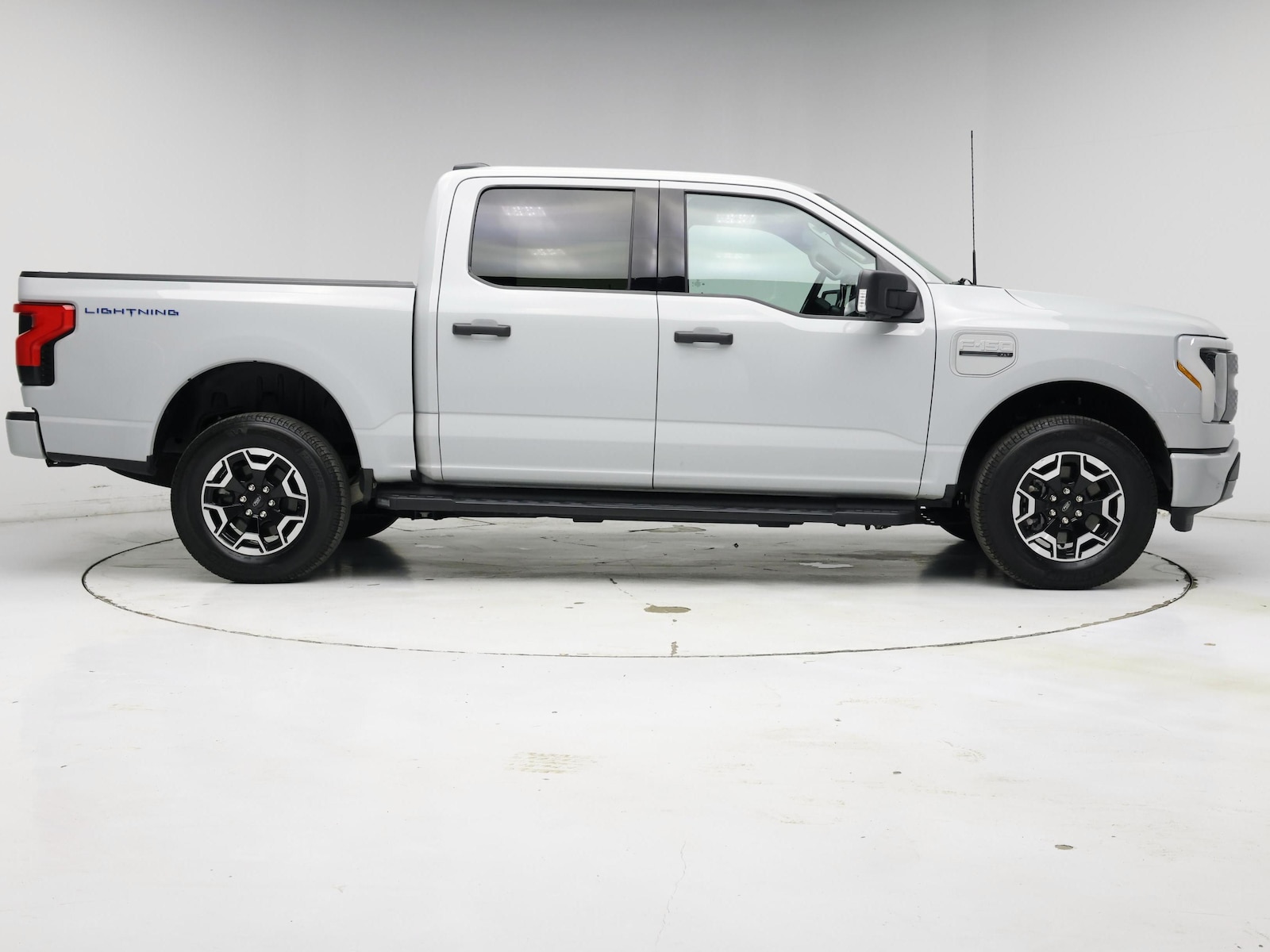 2023 Ford F-150 Lightning XLT - Photo 8
