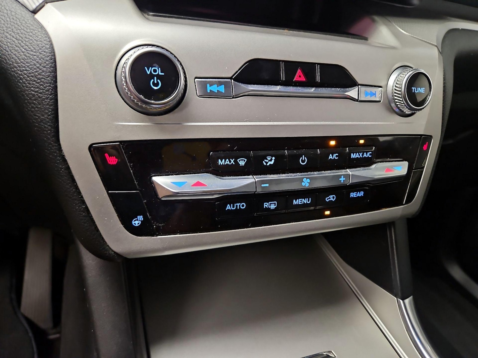 2022 Ford Explorer XLT - Photo 18