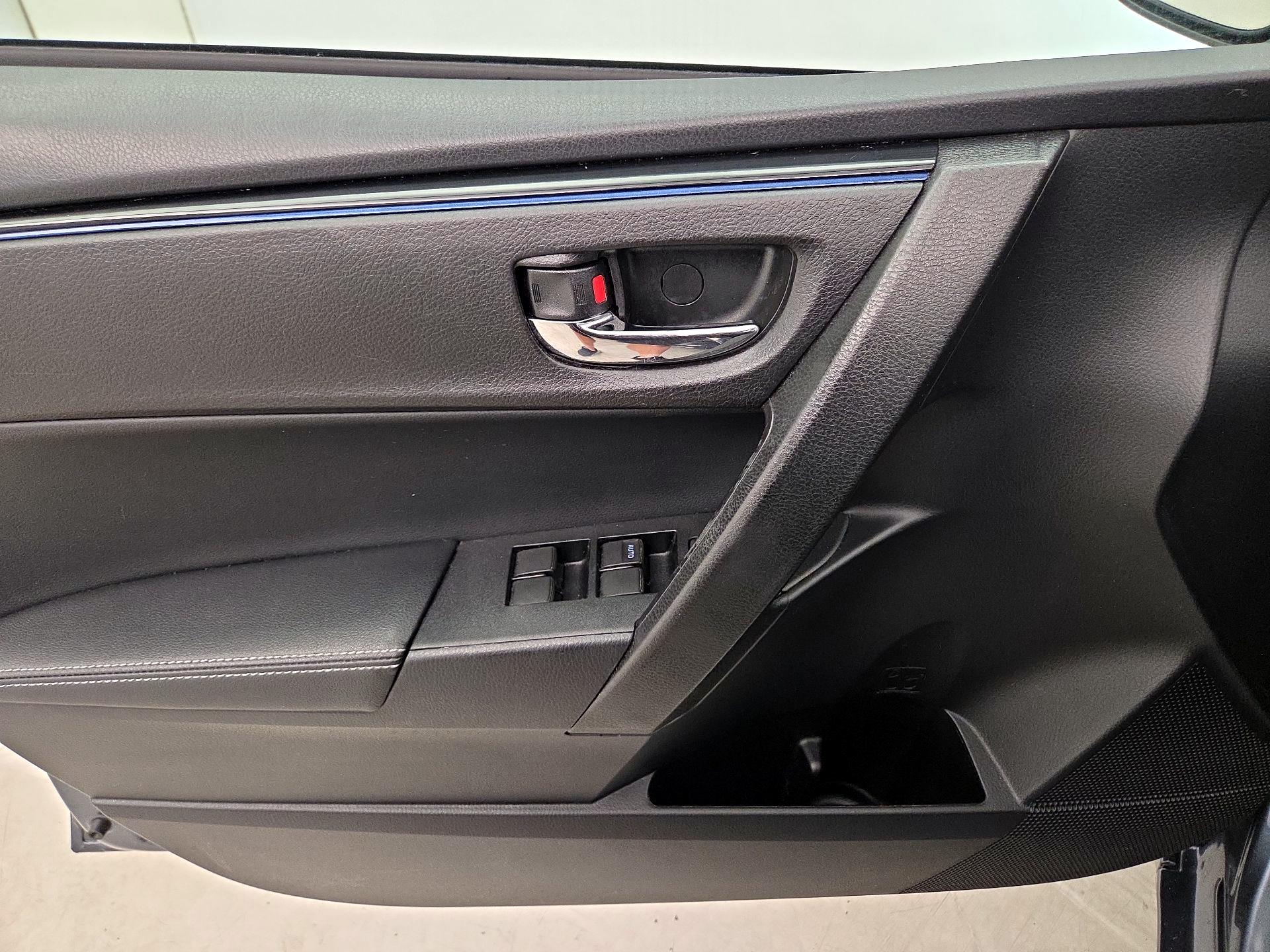 Thumbnail: 2018 Toyota Corolla - 12