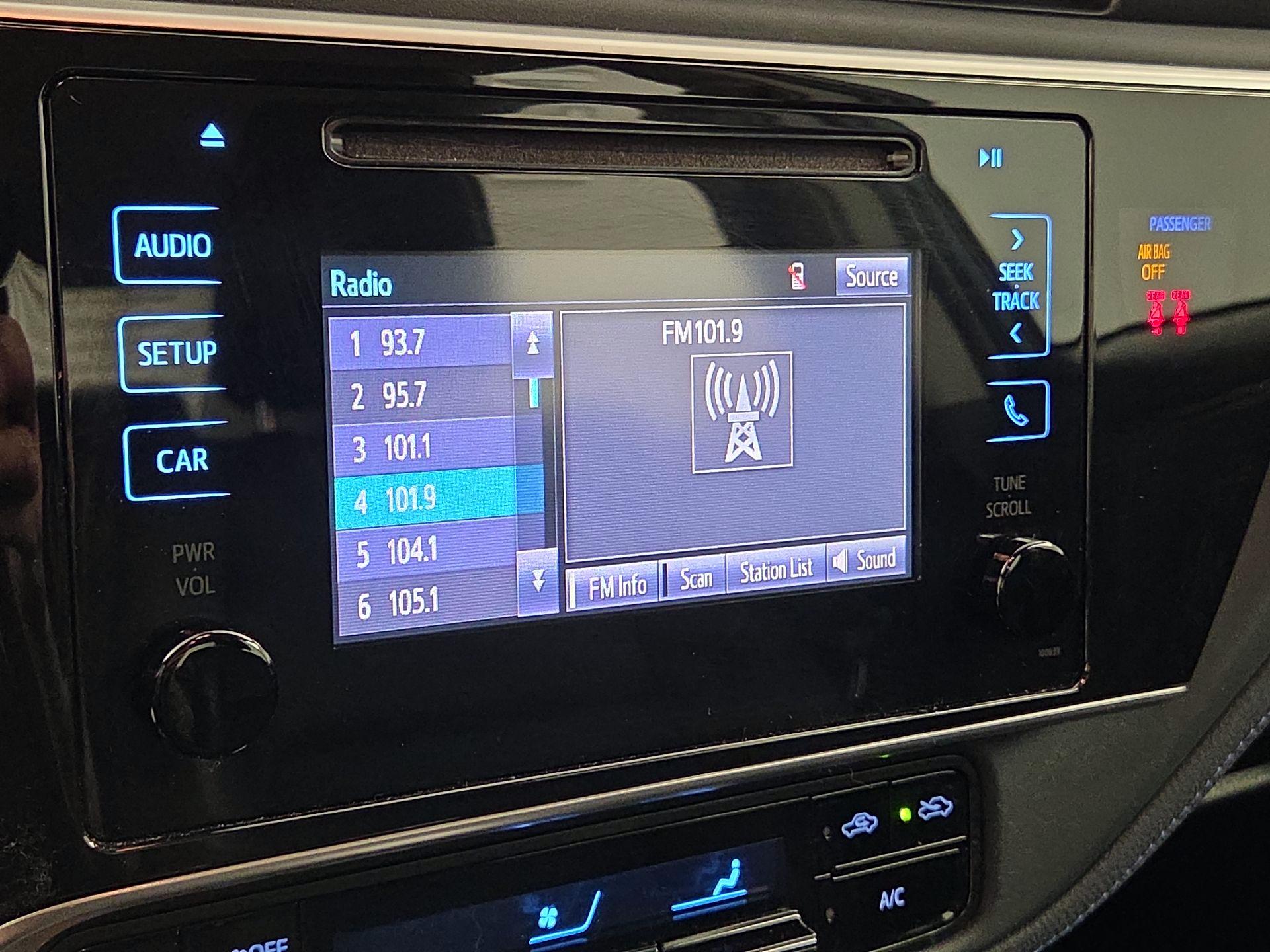 Thumbnail: 2018 Toyota Corolla - 15