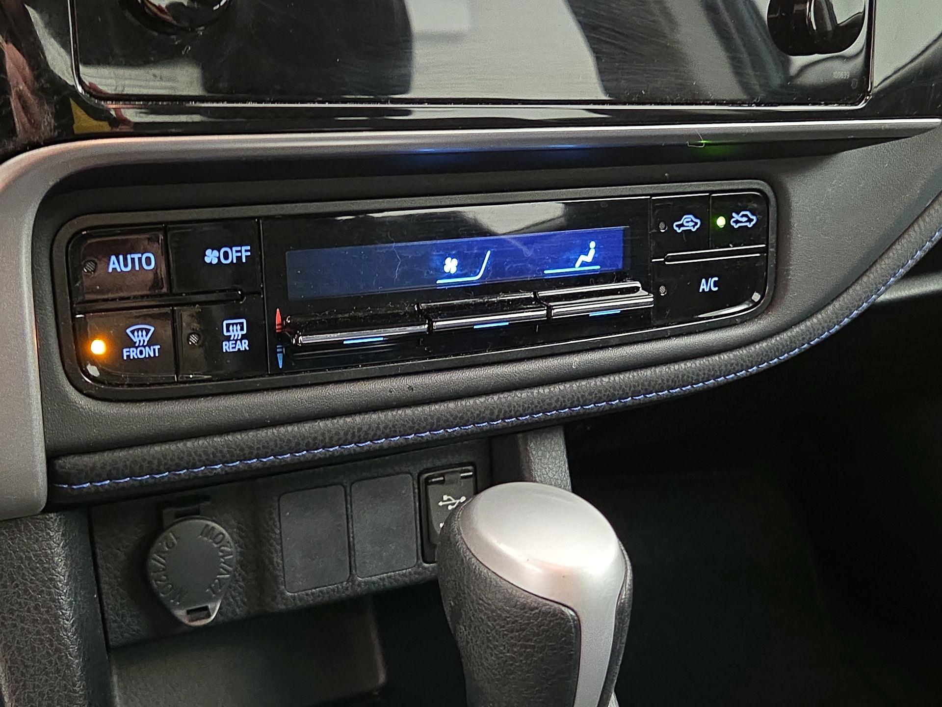 Thumbnail: 2018 Toyota Corolla - 16