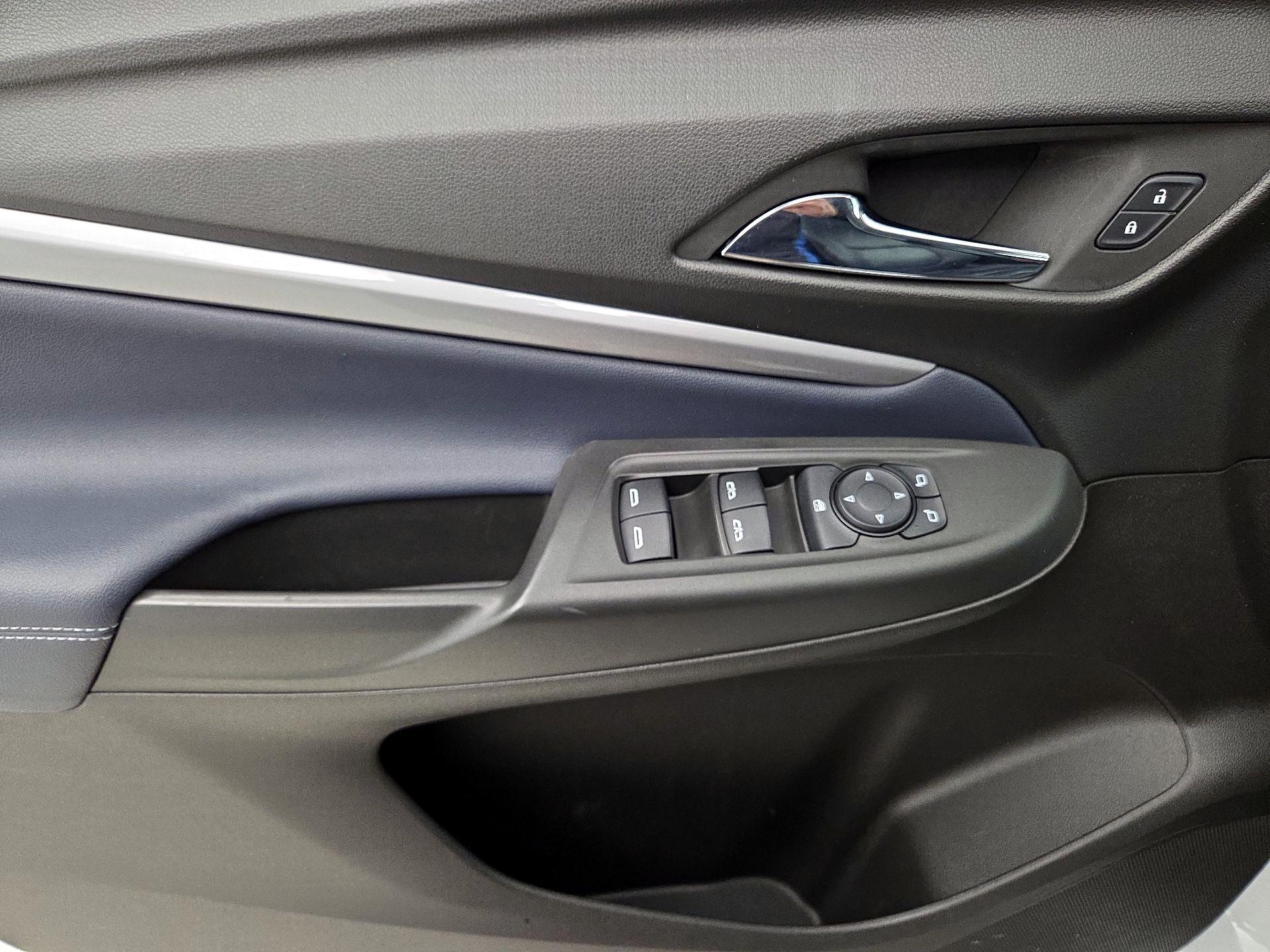 Thumbnail: 2023 Chevrolet Bolt EUV - 12