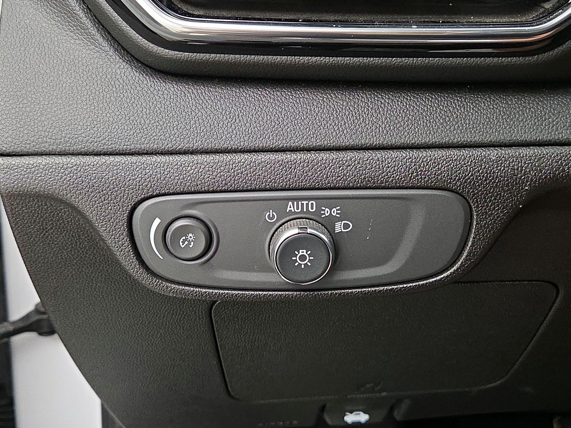 Thumbnail: 2023 Chevrolet Bolt EUV - 13
