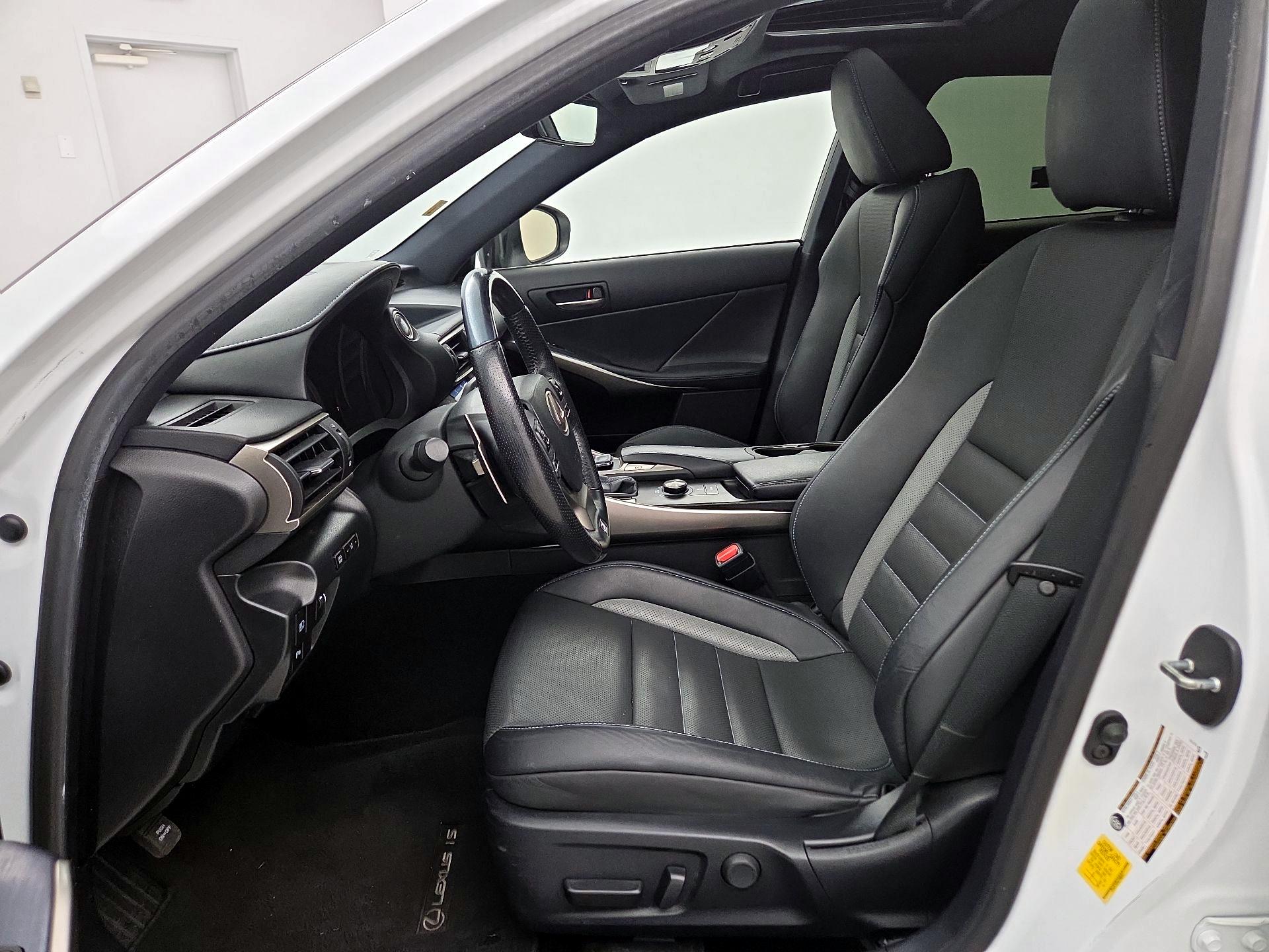 Thumbnail: 2020 Lexus IS - 11