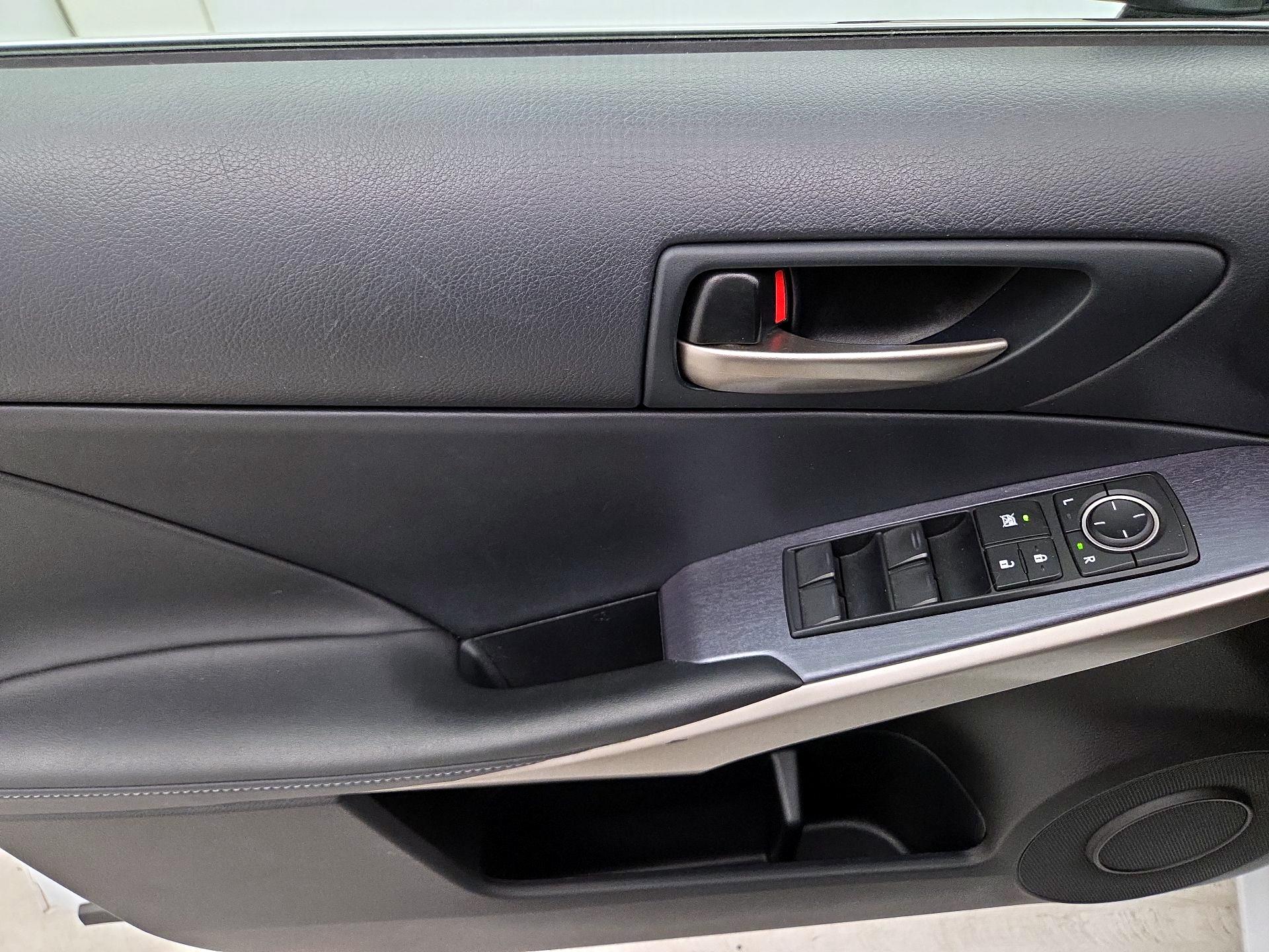 Thumbnail: 2020 Lexus IS - 12