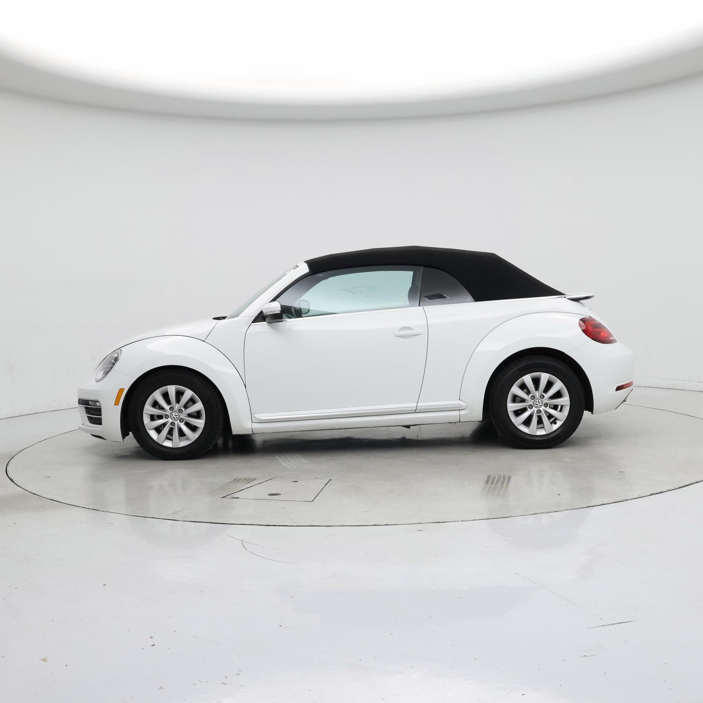 Thumbnail: 2019 Volkswagen Beetle - 3