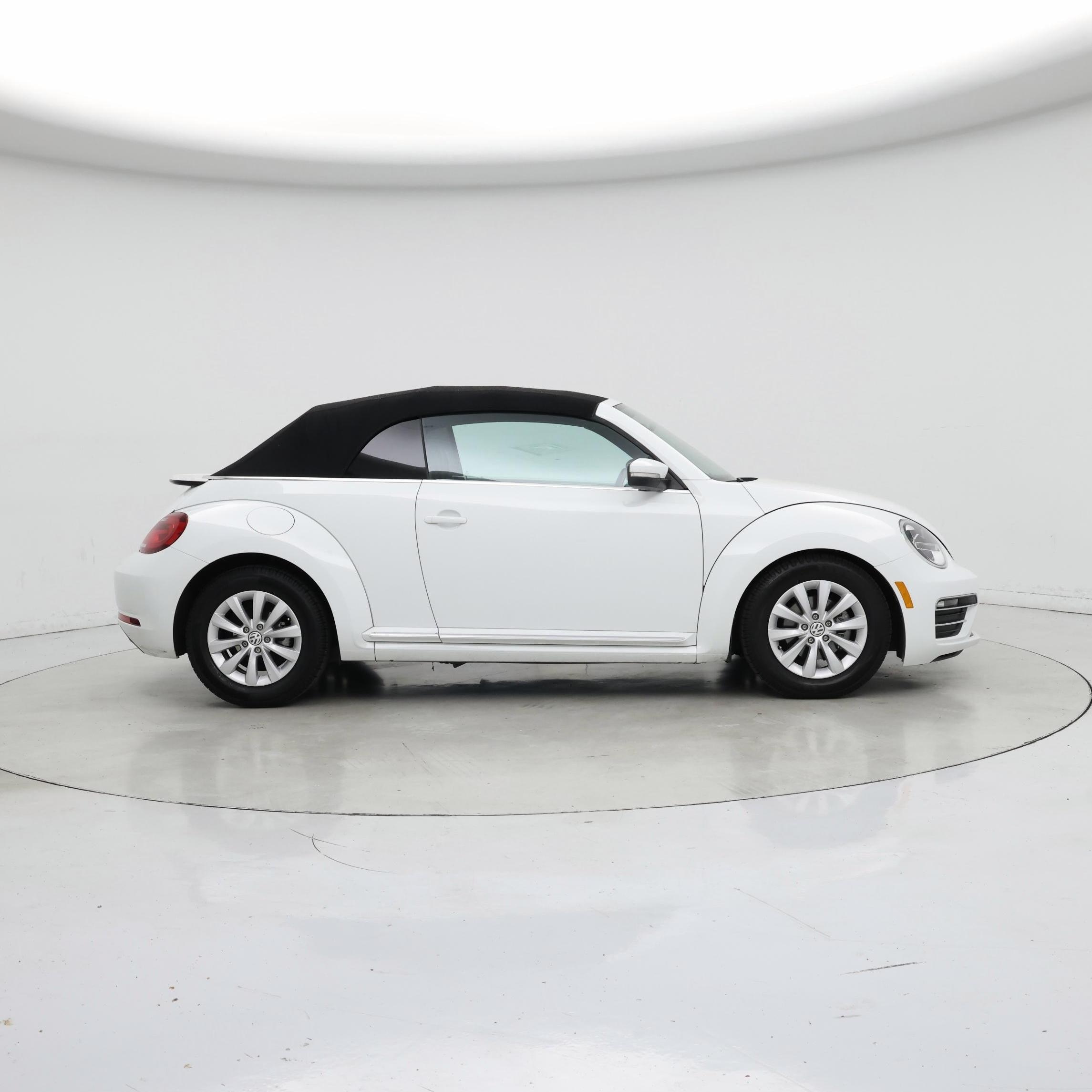 Thumbnail: 2019 Volkswagen Beetle - 7