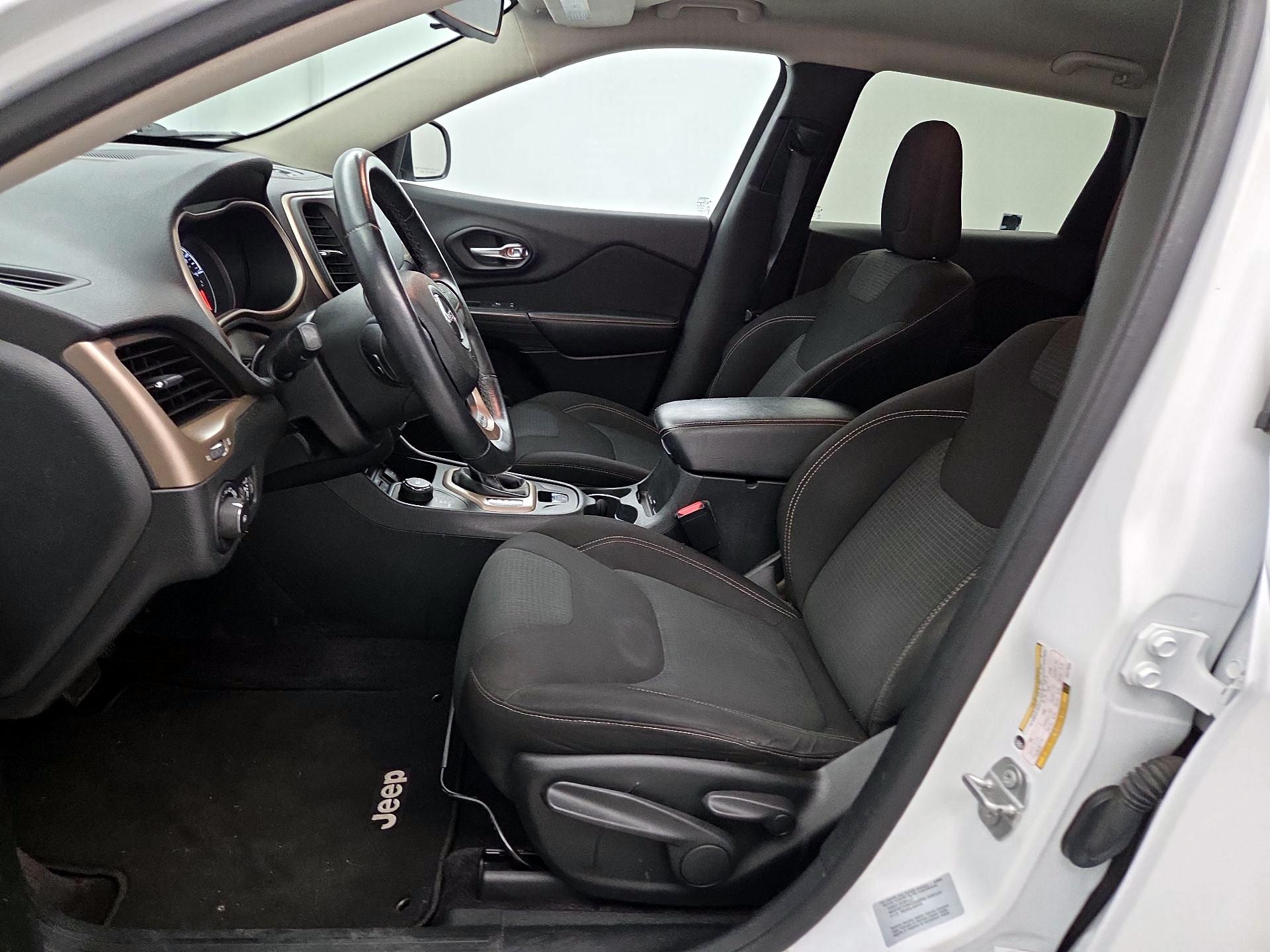 Thumbnail: 2016 Jeep Cherokee - 11
