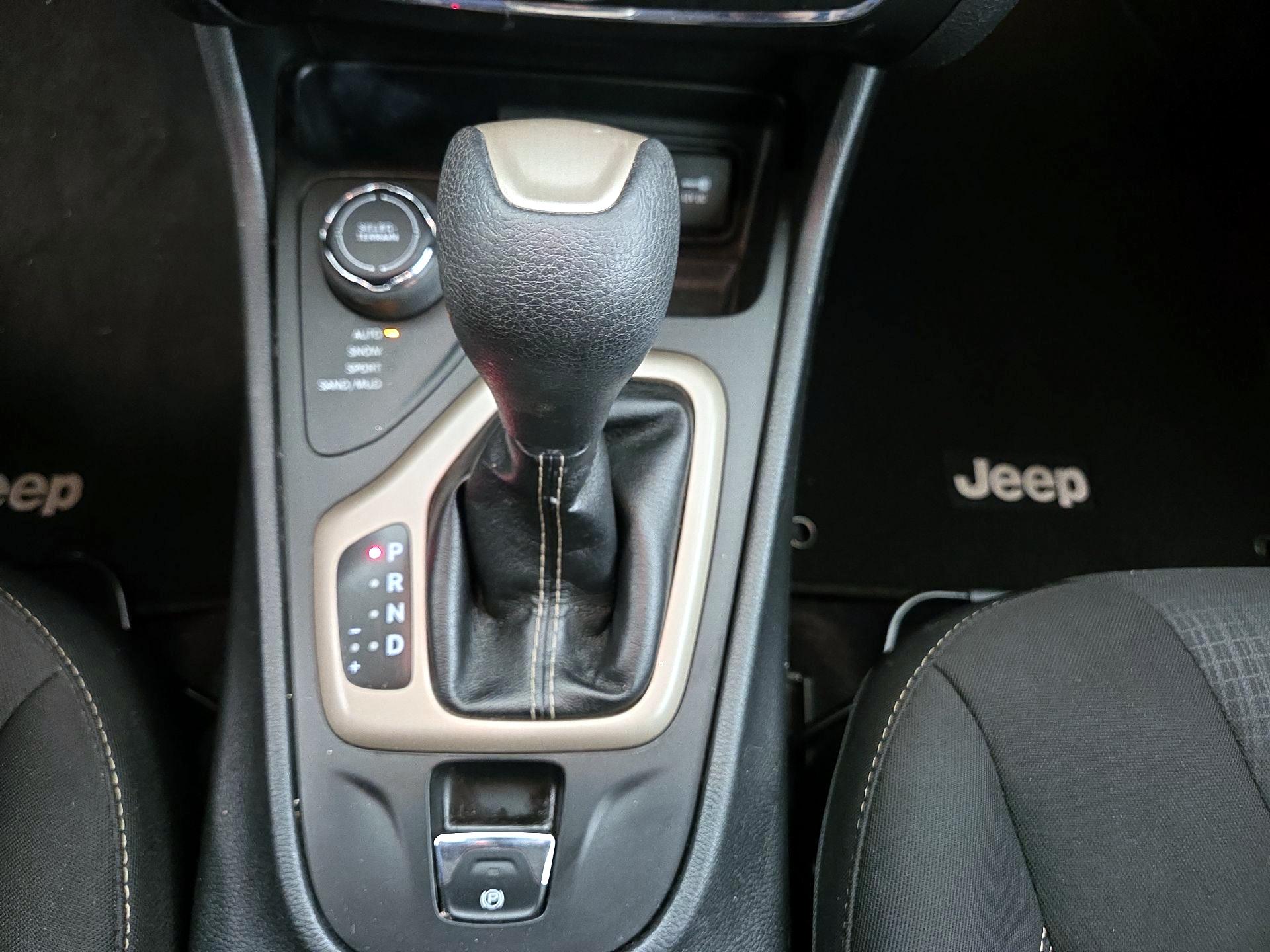 Thumbnail: 2016 Jeep Cherokee - 17