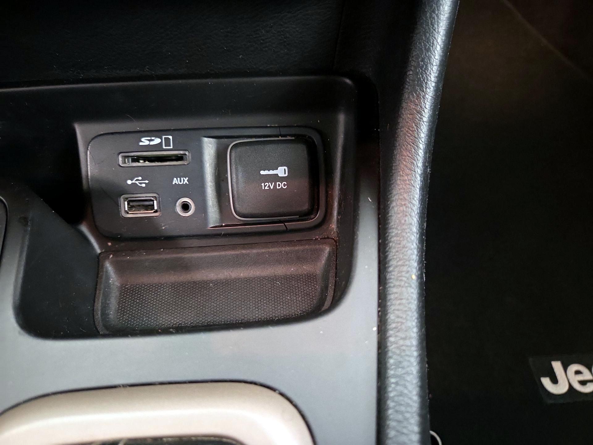 Thumbnail: 2016 Jeep Cherokee - 18