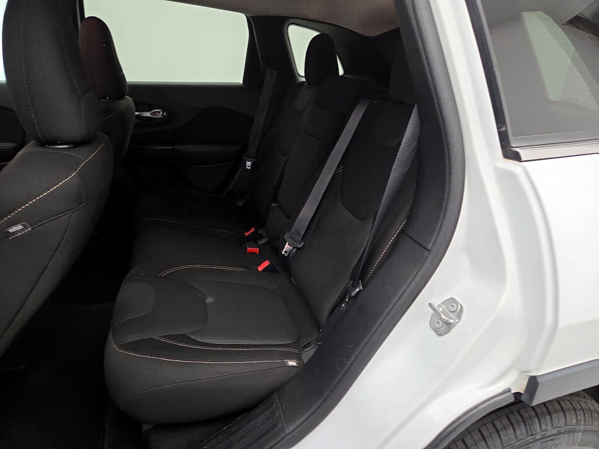 Thumbnail: 2016 Jeep Cherokee - 19