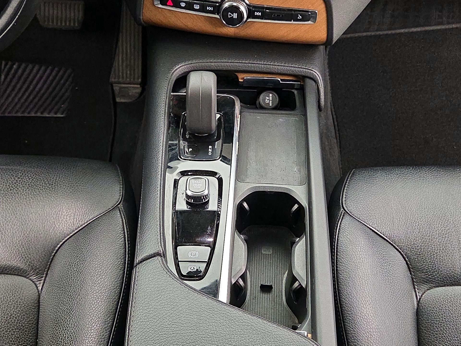 Thumbnail: 2022 Volvo XC90 - 18