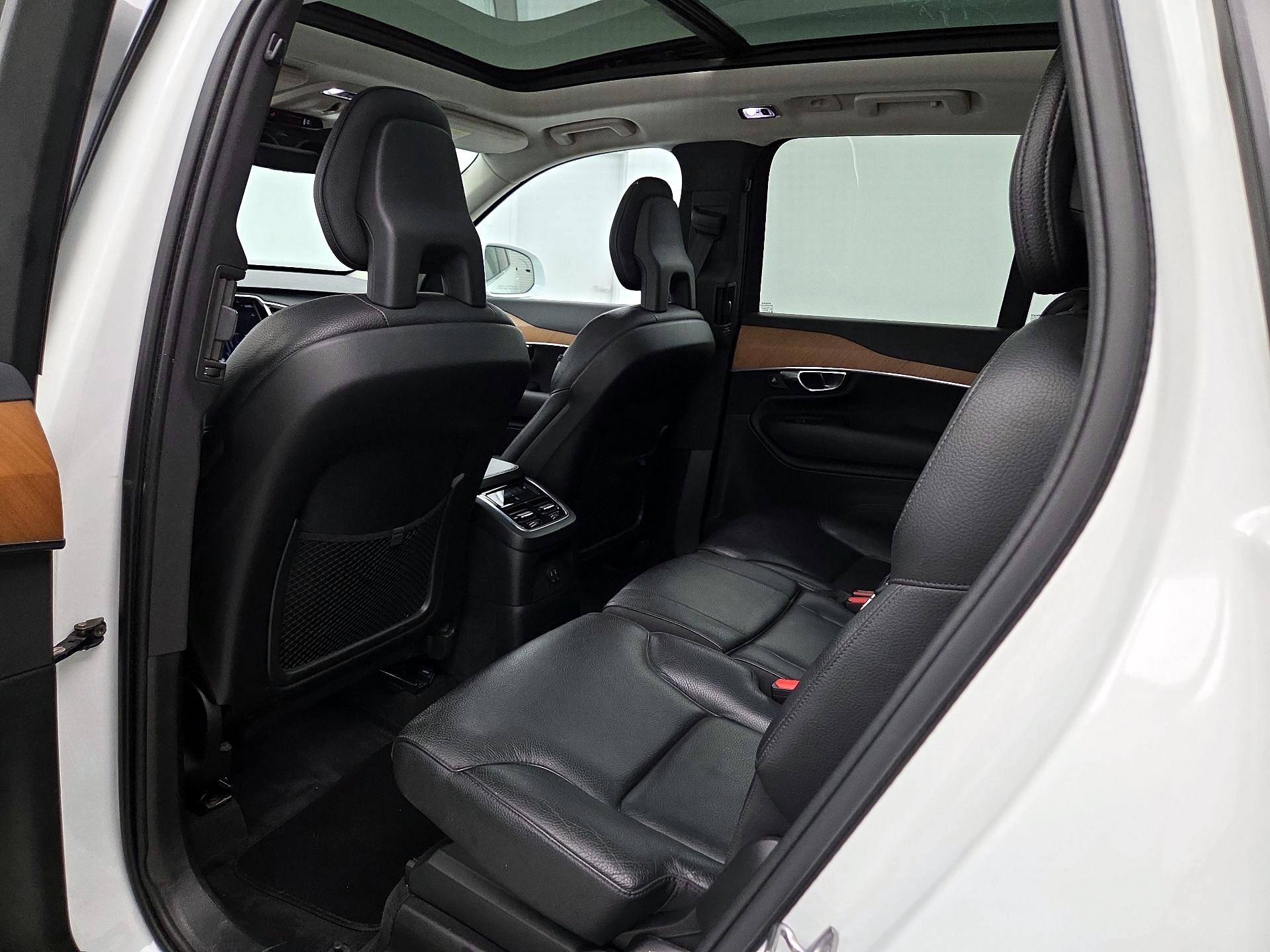 Thumbnail: 2022 Volvo XC90 - 20