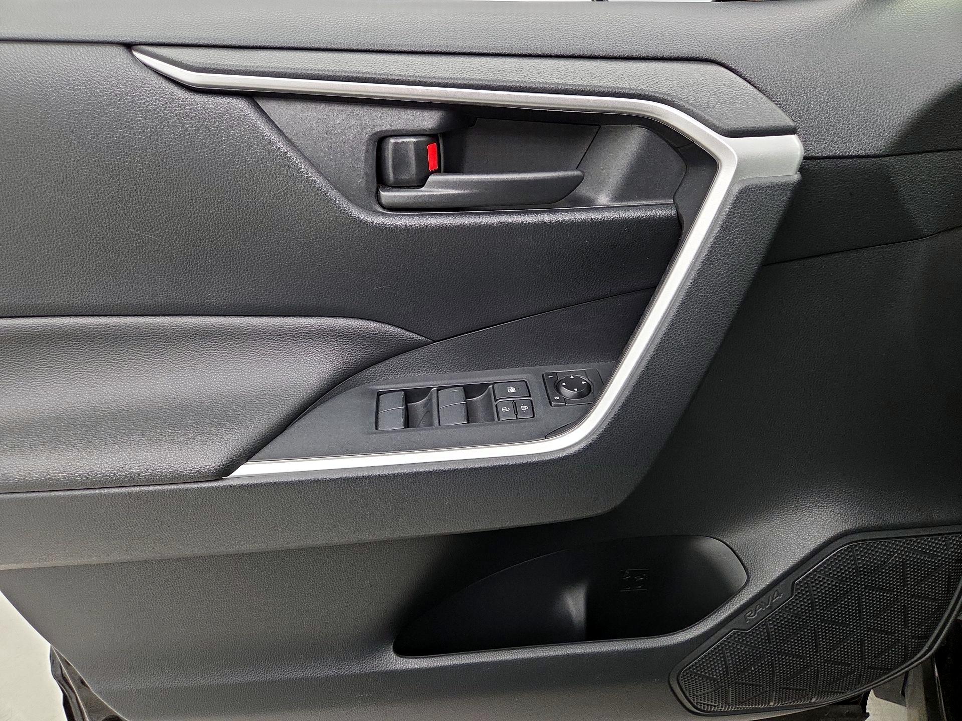 Thumbnail: 2019 Toyota RAV4 - 12