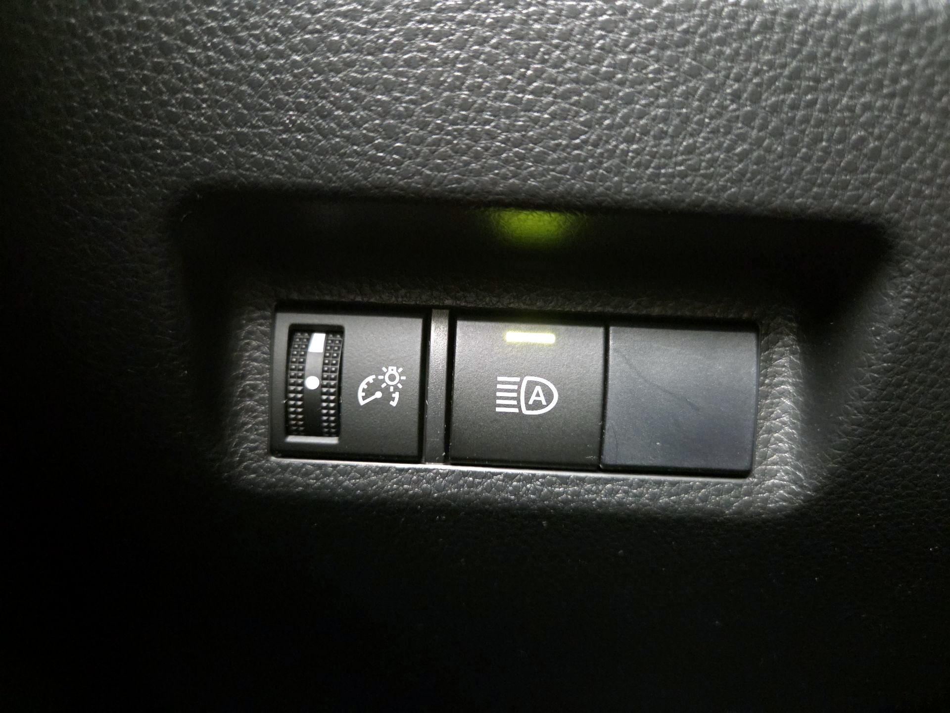Thumbnail: 2019 Toyota RAV4 - 13