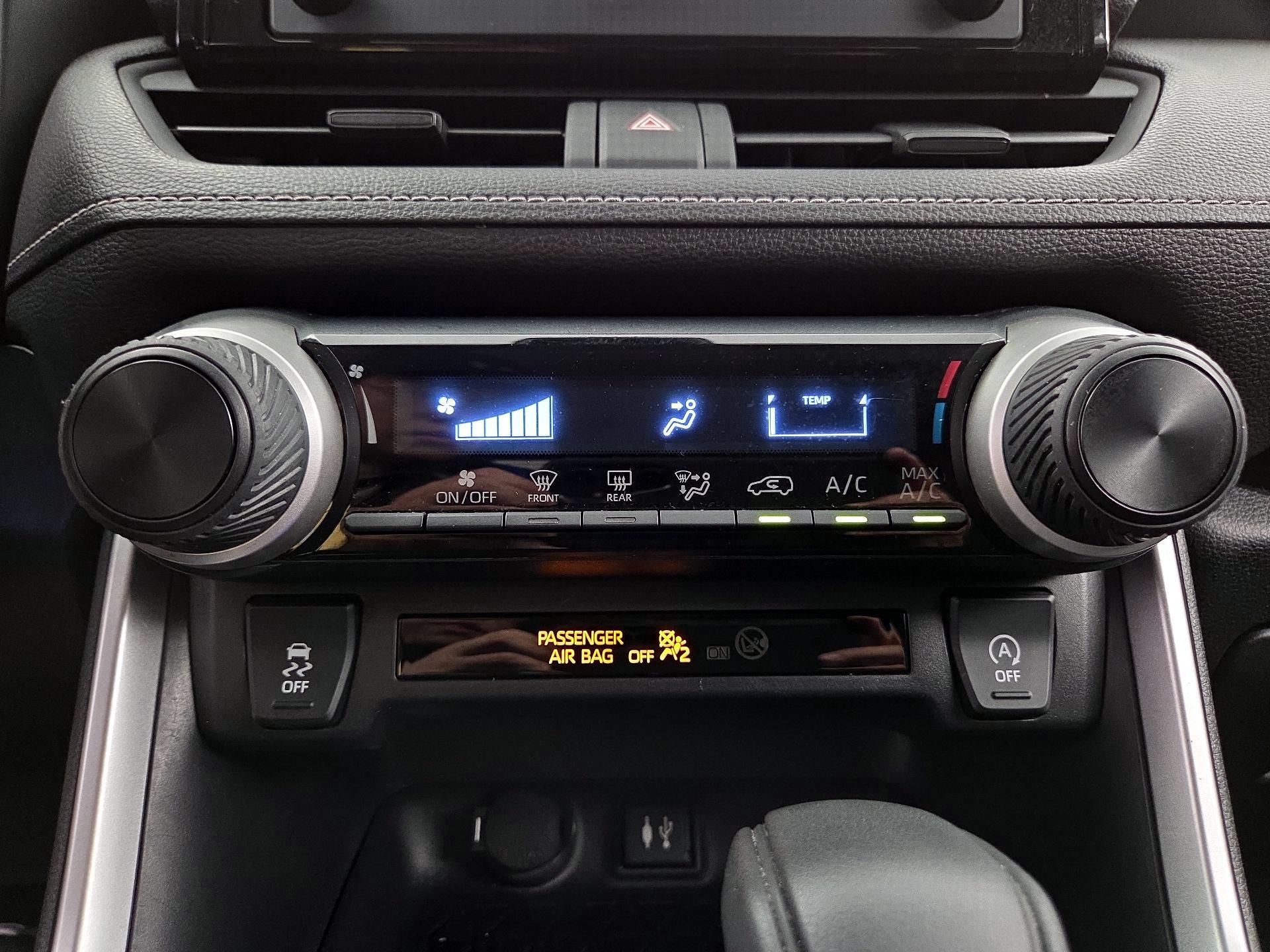 Thumbnail: 2019 Toyota RAV4 - 16