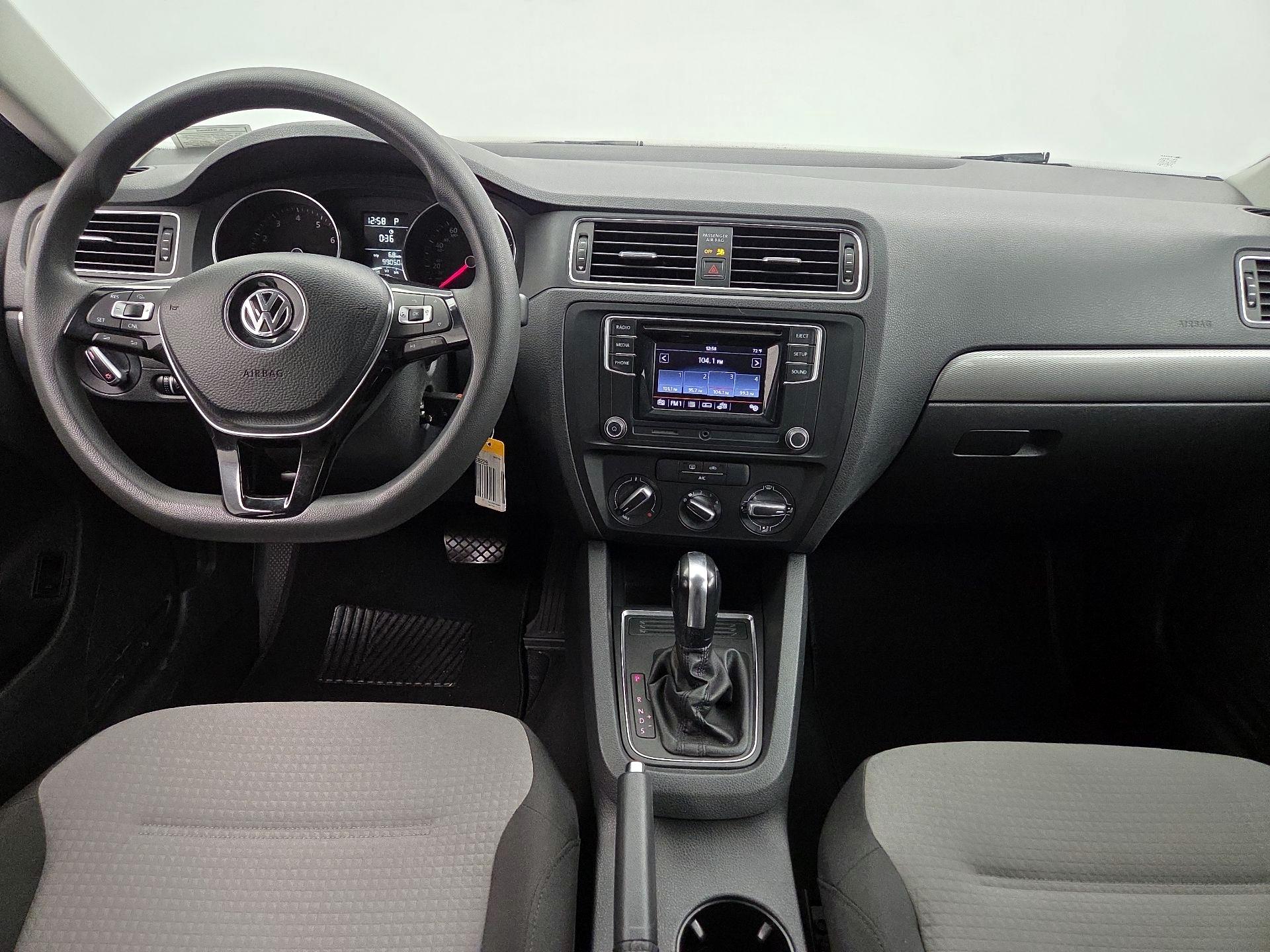 Thumbnail: 2017 Volkswagen Jetta - 9