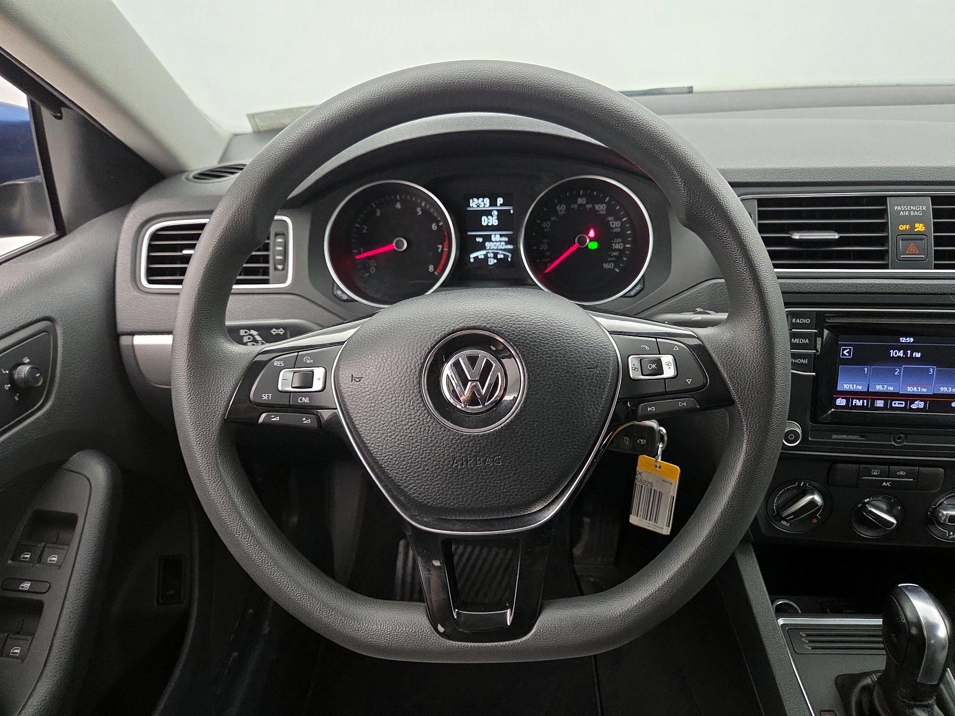 Thumbnail: 2017 Volkswagen Jetta - 10
