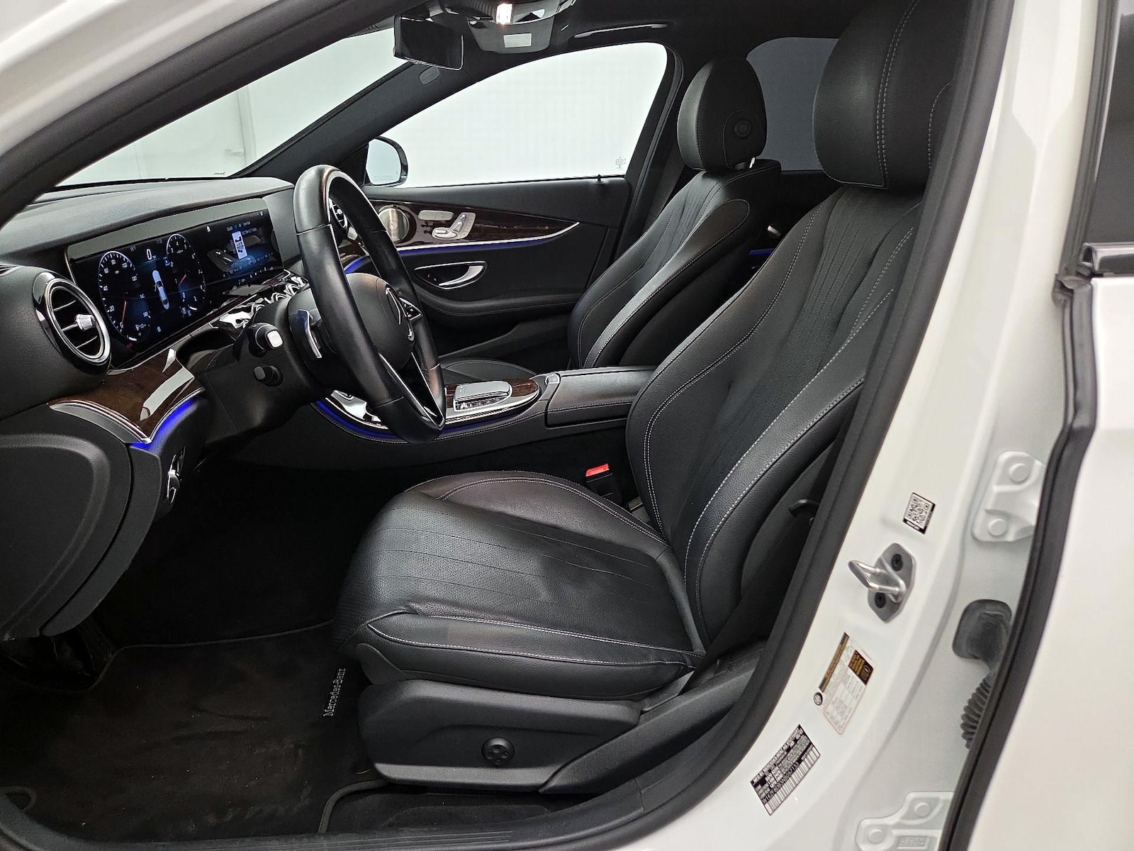 2022 Mercedes-Benz E-Class E350 - Photo 12