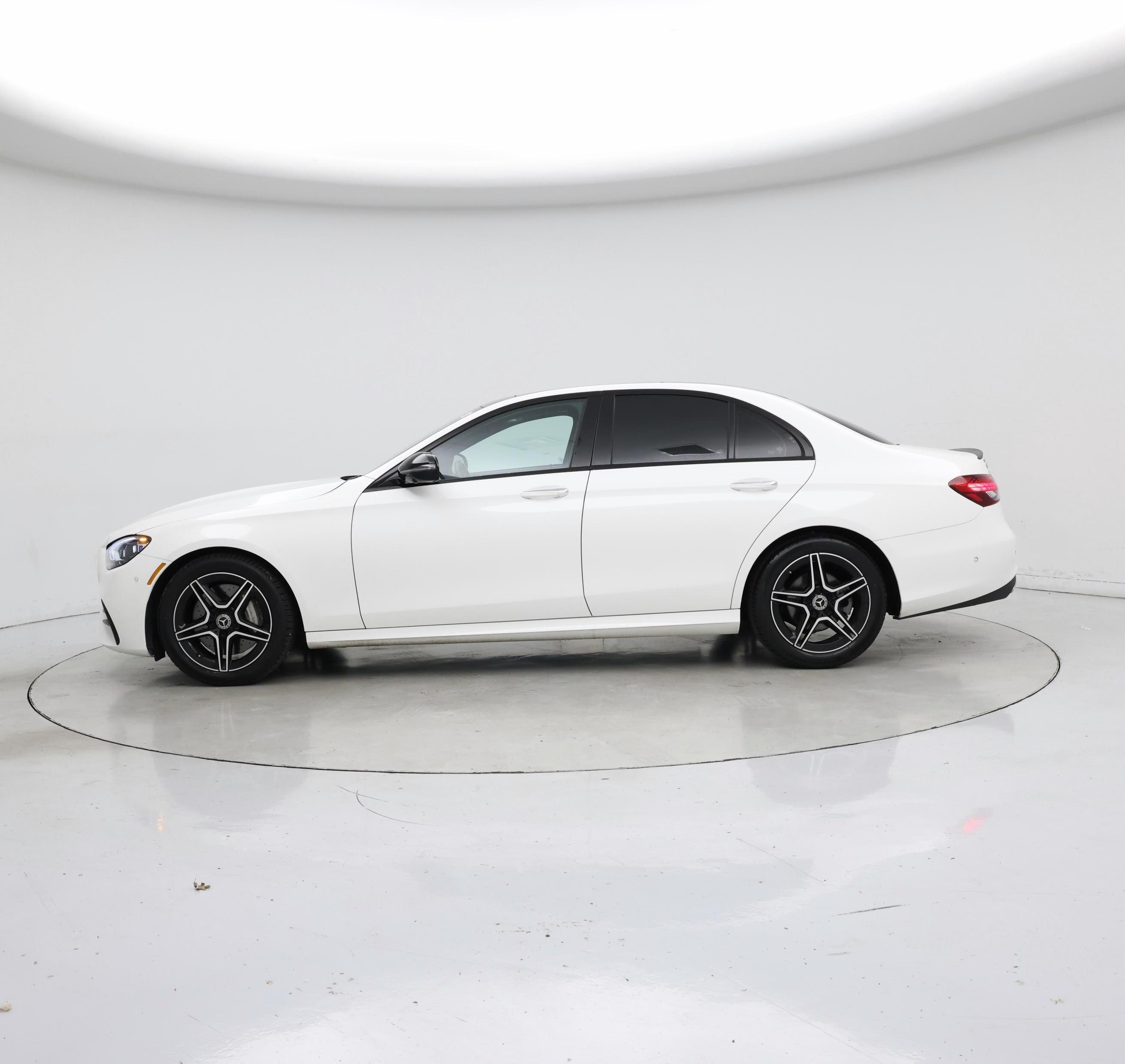 Thumbnail: 2022 Mercedes-Benz E-Class - 3