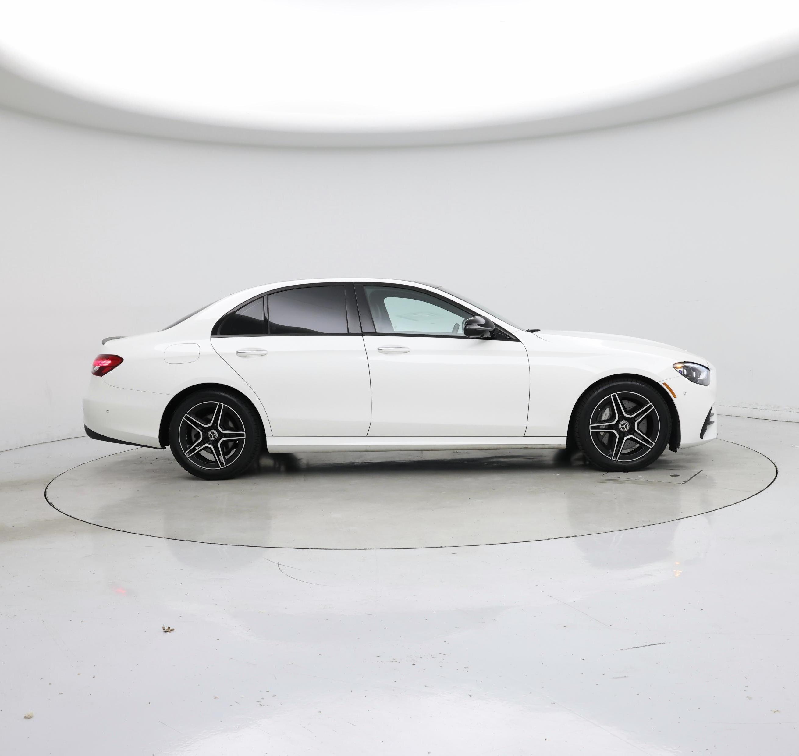 Thumbnail: 2022 Mercedes-Benz E-Class - 7