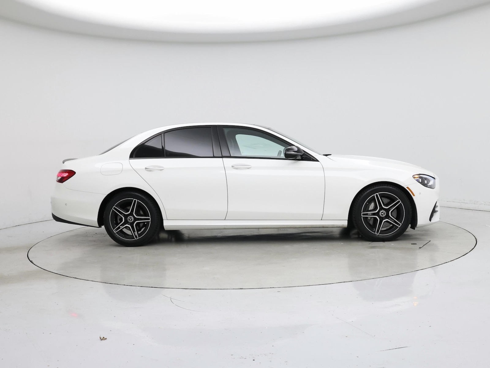 2022 Mercedes-Benz E-Class E350 - Photo 8